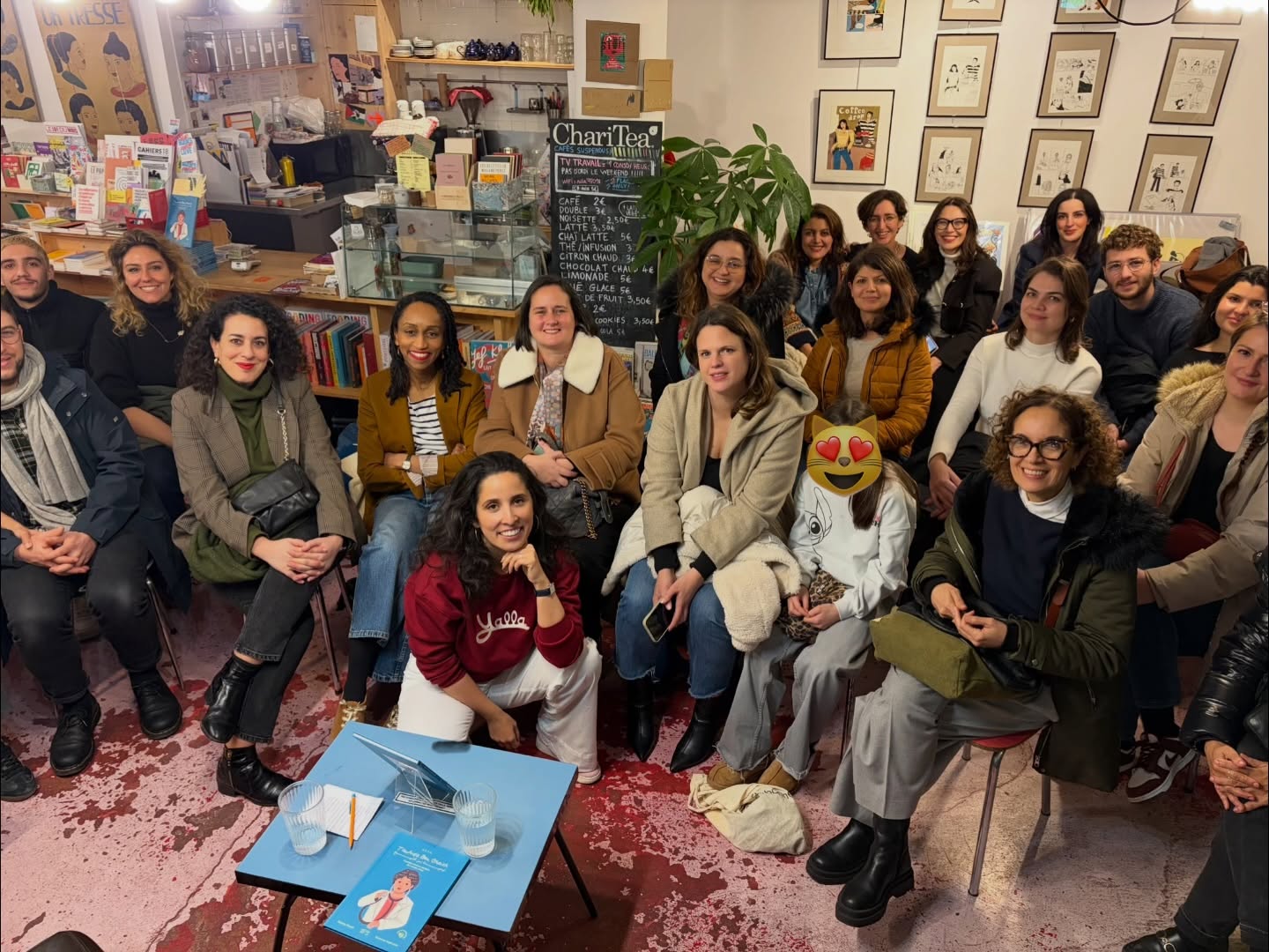 Petites (grandes) douceurs de Janvier 🍭💕
1 à 4 - Rencontre & signature à La Régulière.
Un moment suspendu, tellement fort en émotions.
Merci à toutes celles et ceux qui sont venus, et mille mercis à @lareguliere d’avoir créé cet espace si précieux.
5 et 6 - Deuxième passage TV @france24 , mais cette fois avec un petit challenge en plus : en arabe 😅
Reçue par des queens 💫 merci @dalia_s_hijazi , Salma et Leila.
PS : les arabophones, soyez indulgents 🙈
7 et 8 - Dîner Heyas de la campagne de précommande.
Quel bonheur de (re)voir ces femmes magnifiques.
Un moment d’une douceur et d’une sororité uniques, pour nous fêter et nous célébrer 🤍
PS: les absentes vous nous avez manqué 😍
9 à 11 - Première radio @radioorient pour présenter le livre. J’ai adoré ce moment qui m’a ramenée à mes premiers amours : le podcast. @nadia_bencheikh merci pour tout 💛