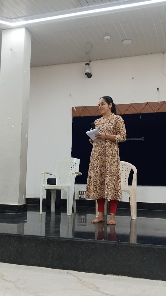 Bharatanatyam workshop in ONGC Surat.
Sunday spent very well π! Shared the joy of dancing with ONGC people - it was a wonderful experience! We danced, talked, and discussed Bharatanatyam basics. Heartfelt thanks to Mr Raja Ravi Verma and family for this opportunity πΊ. Big shoutout to my students Trisha & Jyoti and Anisha for their support and love π. Couldn't have done it without you! #Bharatanatyam #Dancing #ONGC #Gratitude
#sangitharanga