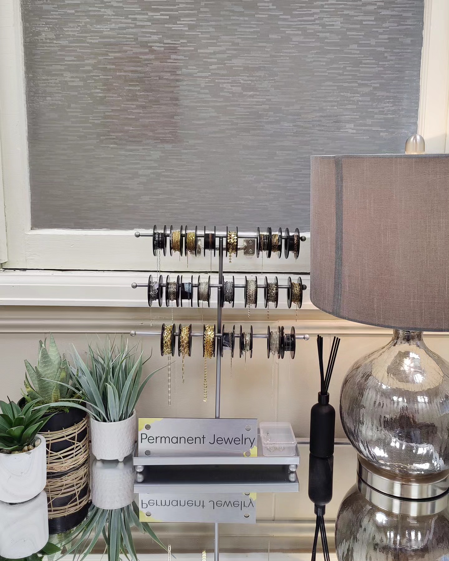 Having fun setting up my new location!! Yes I moved...again! 😏 I can't wait to show off my new spot located just inside @pureskinandcompany in Eaton, Co. 🙌 I will be hosting a very fun "check out my new spot and I promise not to move for a while" event very soon so stay tuned for those announcements! 🥰