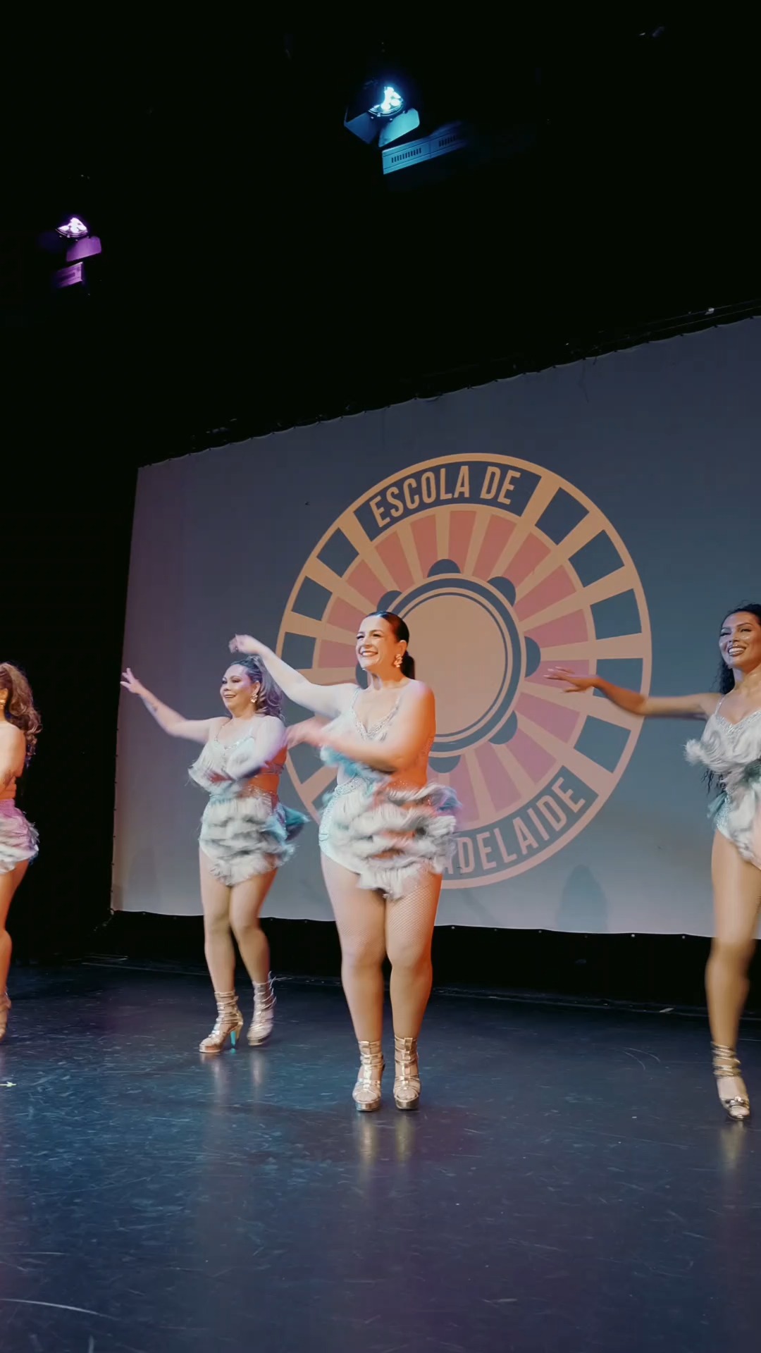 ✨Espetáculo - End of Year Show ✨
Upper Intermediate Team
One of the most powerful routines of the show, these ladies brough sass, energy and good vibes to the stage!
Choreography @kerri_samba
🎥: @vforvictor_
💃: @dawn26f @mandal25 @angelicamaria.bo @toriewade @siliakikz