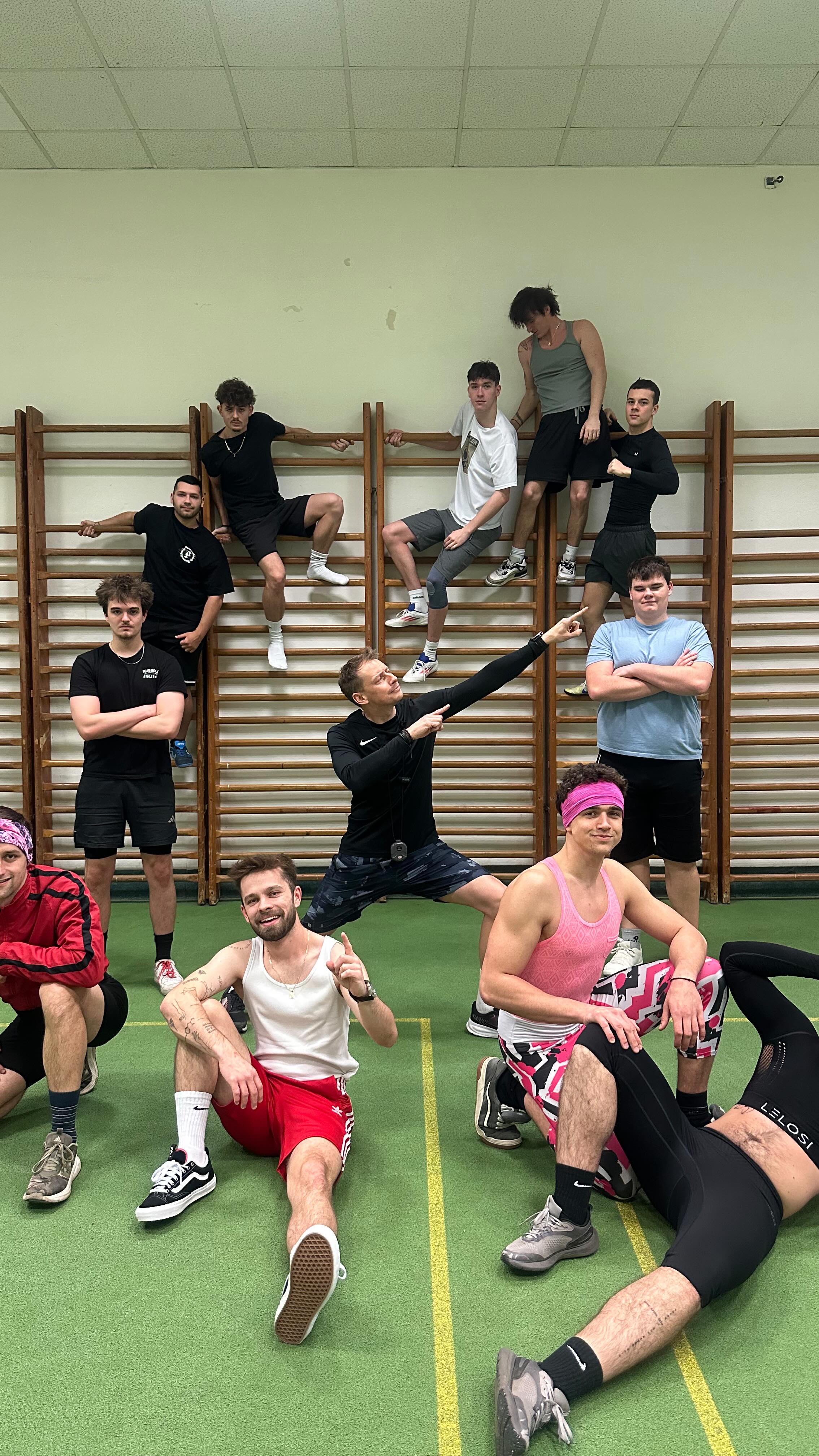 Tělocviky u nás na Kanadě mají jasně stanovená pravidla 🤷🏼♂️