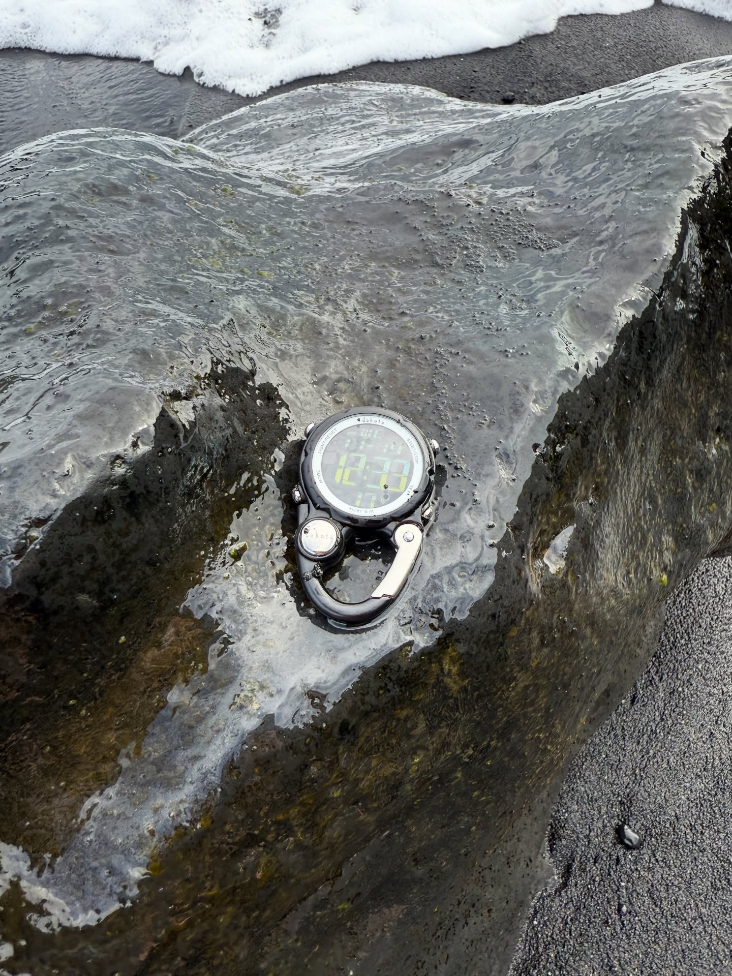 Take on every adventure no matter the conditions with our extra durable Mini Digi clip 💪 🌊