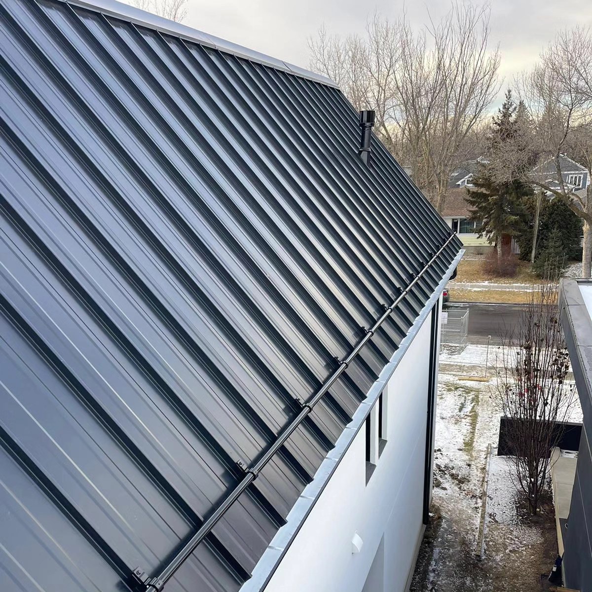 Snow guards are a beautiful finishing touch to metal roof assemblies. 2" high 22g standing seam roof 🥰. It's refreshing when the client wants quality over beat price.
.
.
.
.
#roof #metalroof #yeg #standingseam #black #construction #yegconstruction #MetalRoofingEdmonton #EdmontonMetalRoof #BlackStandingSeam #MetalRoof #RoofingEdmonton #EdmontonRoofing #StandingSeamRoof #MetalRoofing #EdmontonConstruction #RoofingContractor