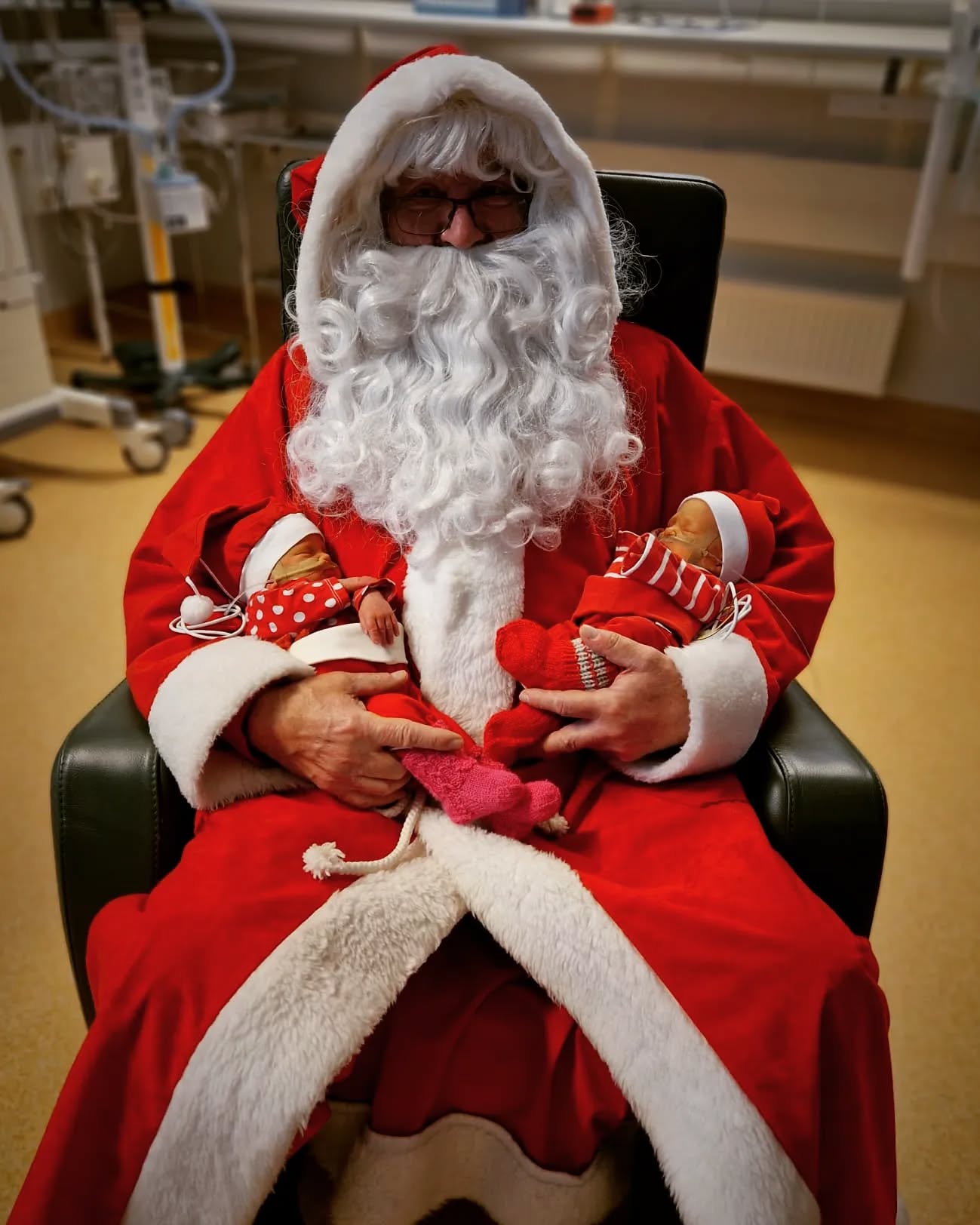 Kiitokset Joulupukille, joka kävi myös lastenosastolla ilahduttamassa pieniä potilaita❤️🧑🎄
Haluamme kiittää kaikkia lahjoittajia ja yhteistyökumppaneitamme, ja toivotamme ihanaa ja rauhallista joulua ihan jokaiselle⭐️🌲❤️
#lastenosastojentukiry