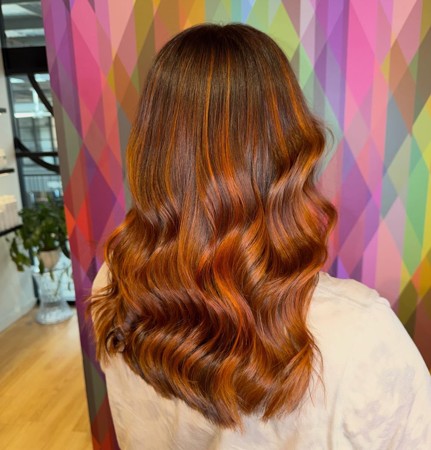 Copper has us in a chokehold right now — she said ‘kneel’ and we said ‘yes queen💥
Hair by Jyle
Coloured with @matrix
Styled with @evohair