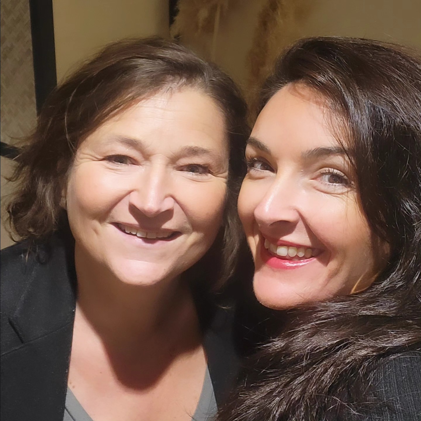 Une rencontre précieuse 💡✨
Merci à ma coach pro, Fabienne @passerellecoach, pour son accompagnement unique et inspirant. Grâce à elle, j'ai exploré des outils puissants et transformateurs :
💭 Le questionnement, pour éclairer mes choix.
🌈 La méthode DISC 4 colors, pour mieux comprendre mes forces et mes interactions.
💬 La communication non violente (CNV), pour des échanges authentiques et apaisés.
👶 La réconciliation avec mon enfant intérieur, une étape clé pour avancer en harmonie.
🌟 La visualisation, pour créer et croire en mes projets.
Chaque séance me permet de grandir, d’apprendre, et de poser des bases solides pour mes rêves professionnels.
Merci, Fabienne, pour cette belle aventure humaine et professionnelle. 🙏💖
✨ Et toi, as-tu déjà osé explorer tout ton potentiel ? Cette rencontre pourrait tout changer.