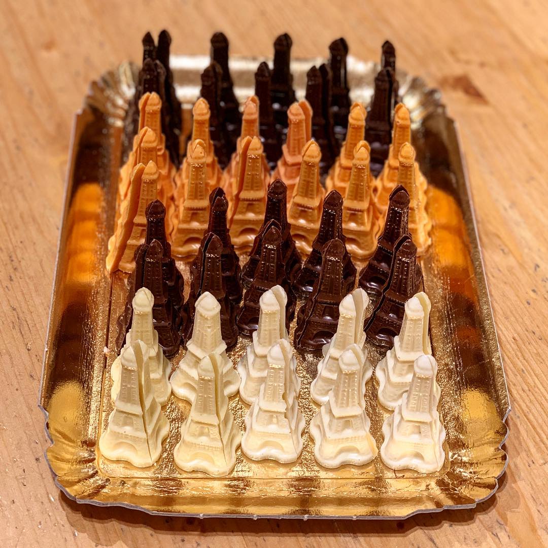 🇫🇷 Tour Eiffel en chocolat 🍫
.
.
🇬🇧 Eiffel Tower chocolate 🍫 .
.
#biscuiteriedemontmartre#chocolate#eiffeltower#yummy#love#sweet#paris#france#photography#like#follow