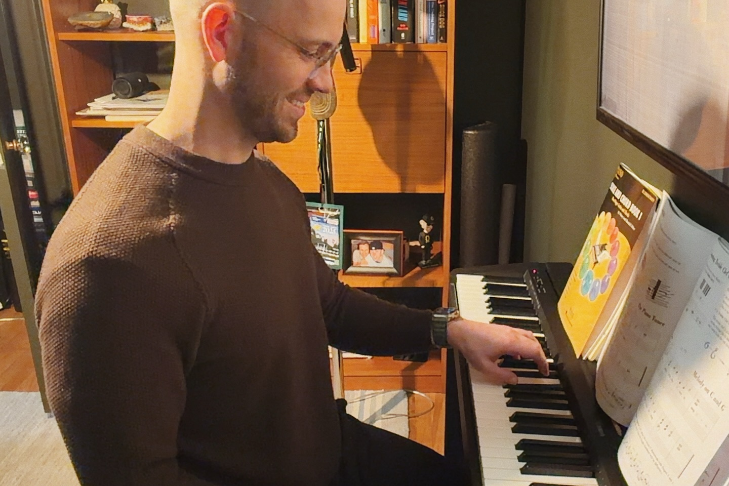 Adult piano lessons, with room for joy.
Image description: An adult piano student sits at a digital keyboard at home, smiling and laughing mid-lesson while reading sheet music. The setting is warm and casual, with bookshelves and personal items in the background, capturing a relaxed, joyful learning moment.
.
.
.
.
.
.
#AdultPiano
#AdultLearners
#PianoForAdults
#OnlinePianoLessons
#MusicAtAnyAge