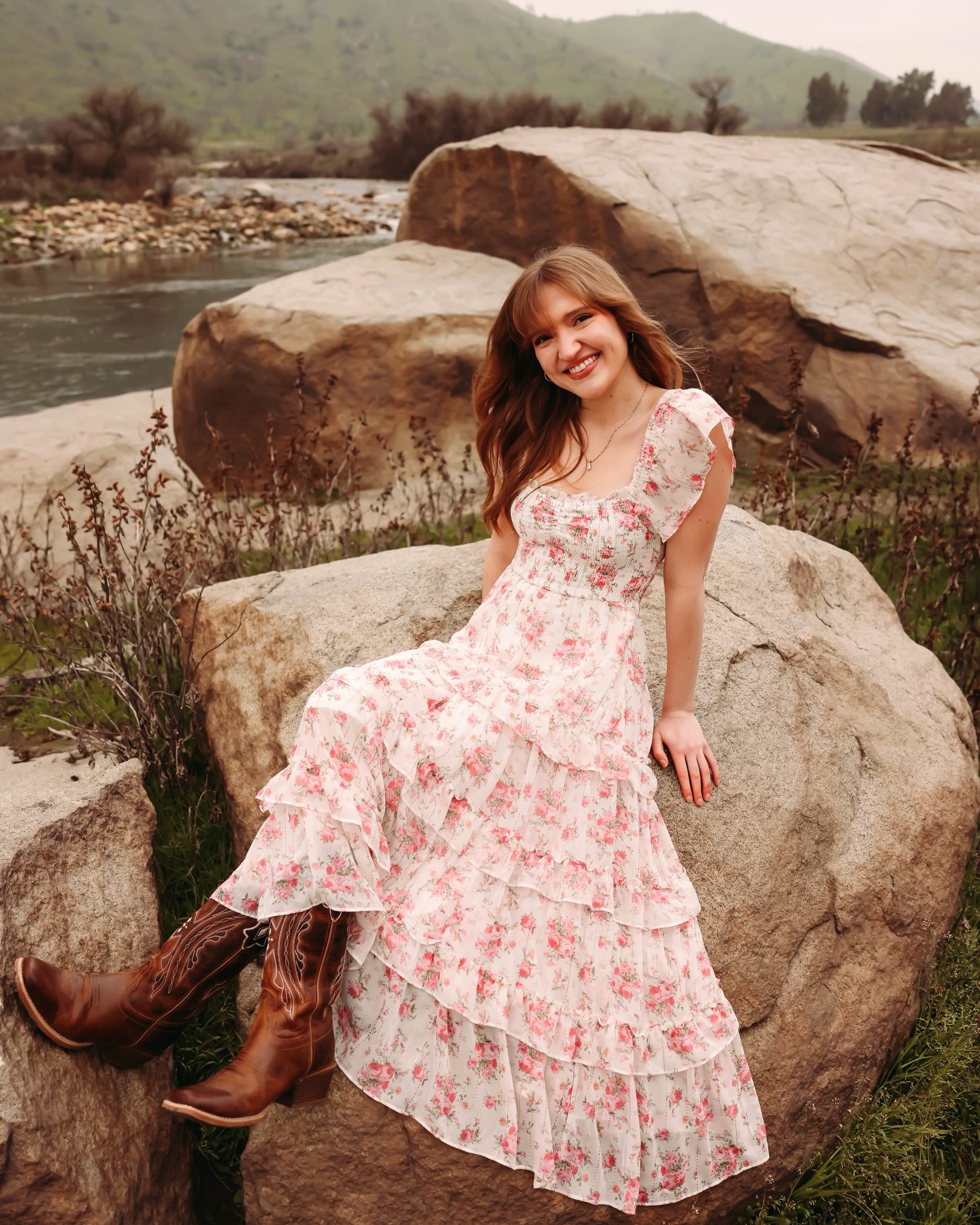 Even on foggy Central Valley days, some sessions just glow ❤️ This beautiful grad made winter feel warm for a sec! 🥰🥹🎓
📍 Slick Rock, Three Rivers, CA
#CentralValleyPhotographer
#SeniorSession
#CaliforniaSeniors
#VisaliaPhotographer
#Visaliaseniorphotographer