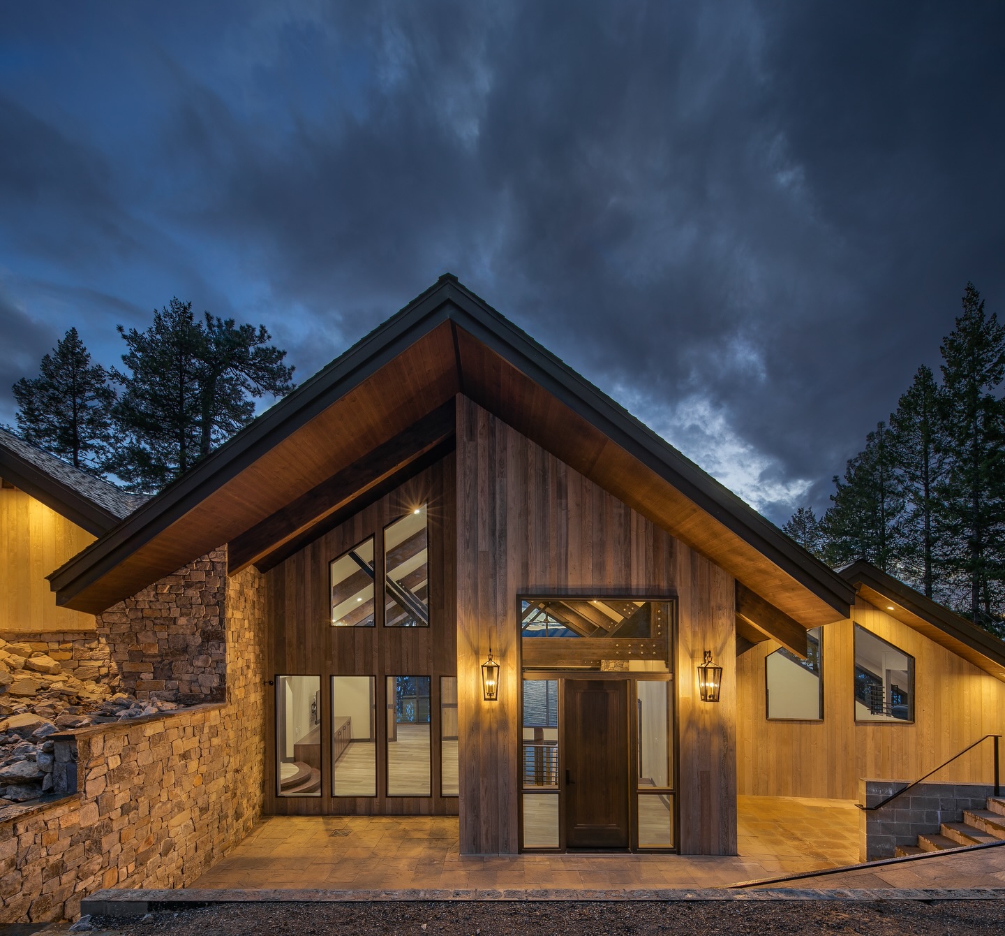 Where craftsmanship meets the view.
This custom lakeside home was built with intention—from exposed timber trusses and steel details to warm materials that settle naturally into the landscape. Designed to feel timeless, solid, and connected to its surroundings.
Tap the link in our story to see the full photo album on our website.
#RameyConstruction #CustomHomes #LakeHouseLiving #TimberDesign #NorthwestHomes BuiltWithPurpose