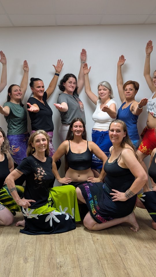 Ori Cardio ❤️🔥
Travail des bases en déplacement et beaucoup de joie !
#orifitness #dansetahitienne #cardioworkout #tahitianvibes #passion