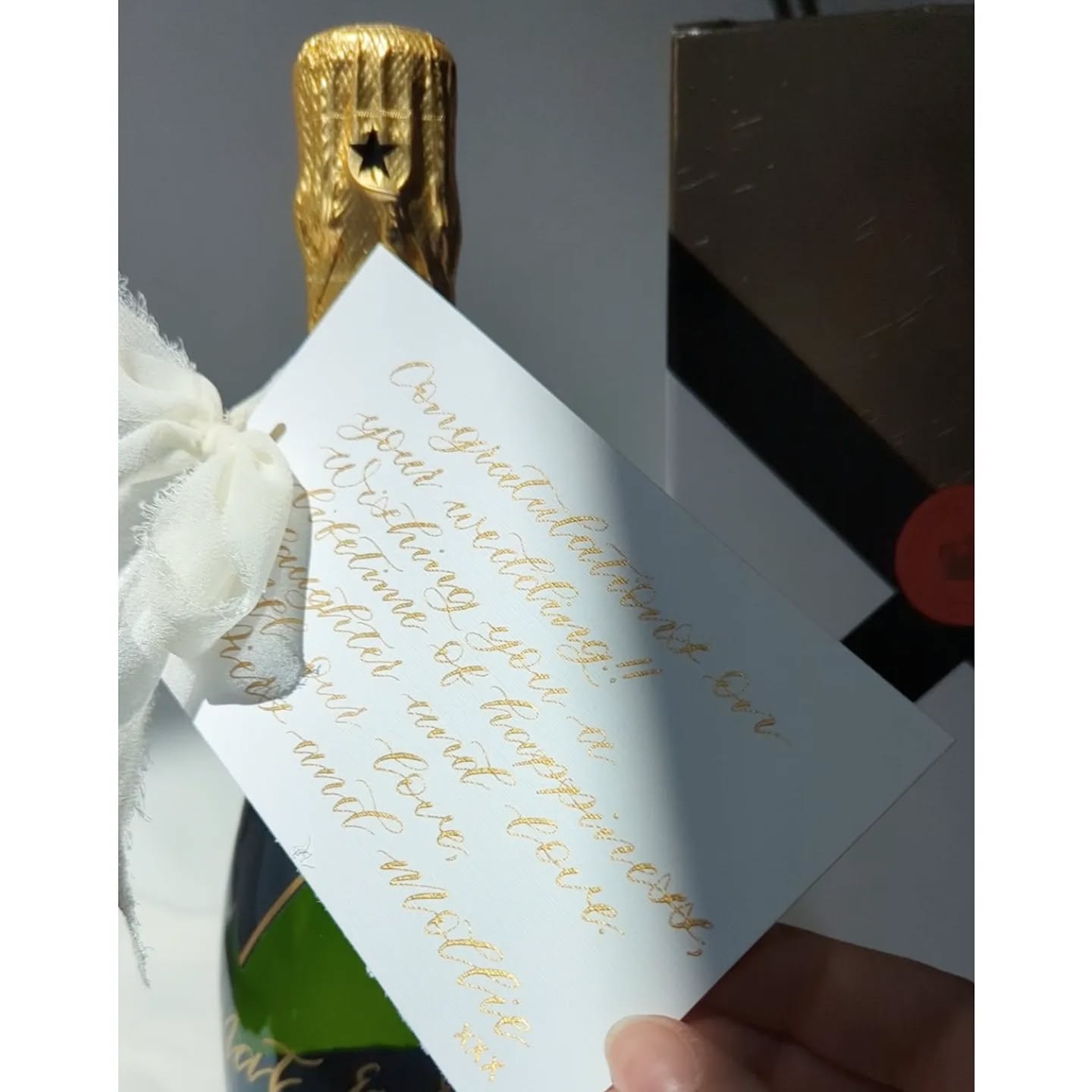 ⢠Gift tags in elegant calligraphy āØāļø
Accompany gifts with a personalised message in gold calligraphy on high quality card with silk ribbon.
Various colours are available for the card and ribbon so the gift tag compliments your gift perfectly!
Email me to find out more - rachel@cotswoldscalligraphy.com
#cotswoldscalligraphy #calligraphygift #calligraphygifts #personalisedgifts #personlisedgift #gifttags #gifttag #calligraphymade #calligraphypersonalisation #cotswoldscalligrapher #gloucestershirecalligraphy #gloucestershirecalligraphy #cotswoldssmallbusiness #gloucestershiresmallbusiness
