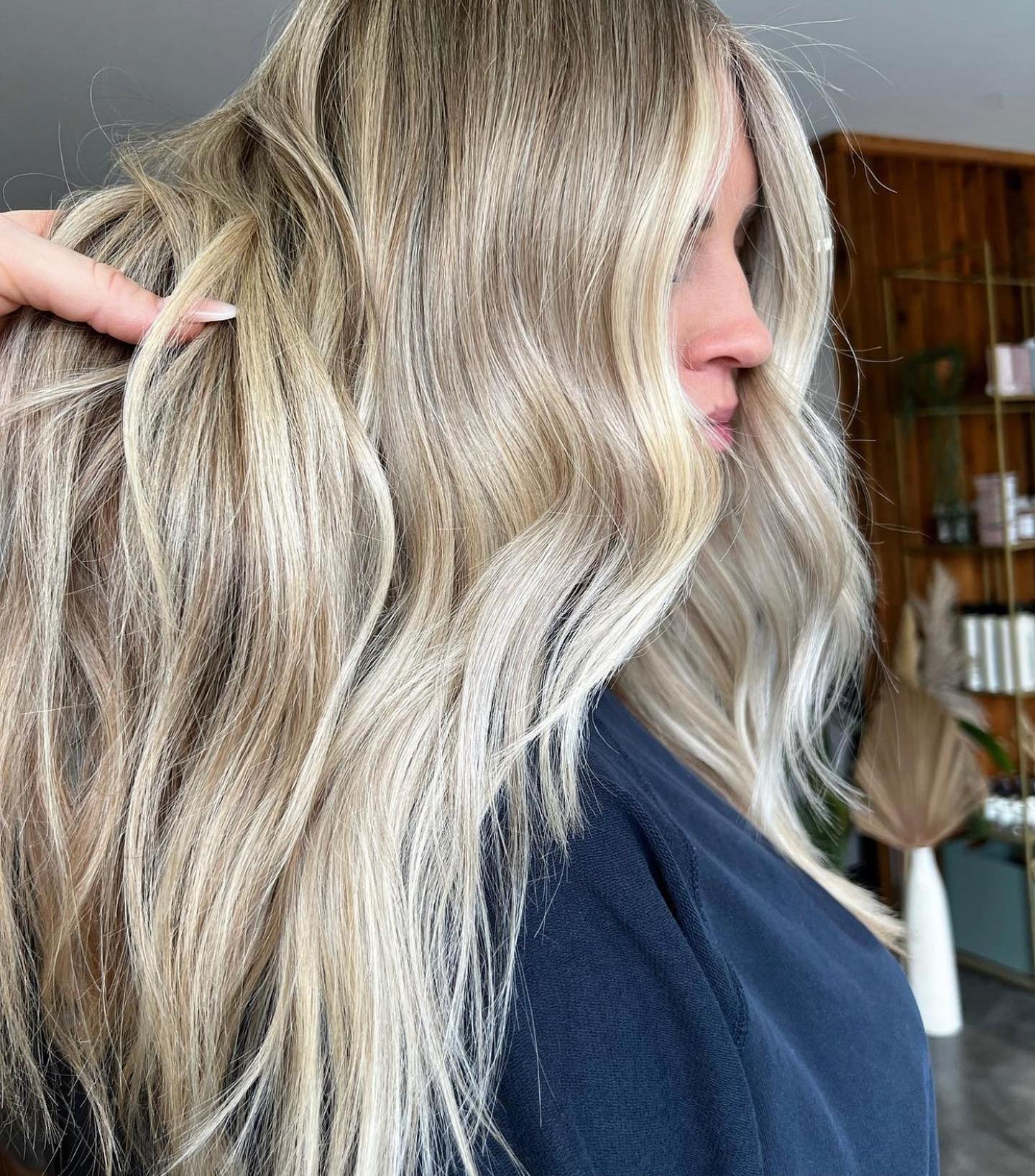 LUX BLONDE VIBES
____
Stylist @natalie.palmer
____
#theivyleague #cedarandivysalon #carlsbadhairstylist