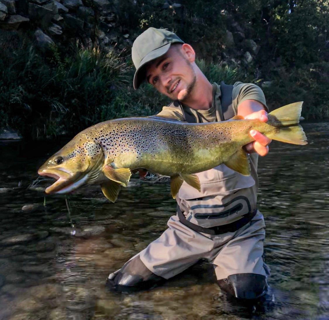 C’est pour ce genre de poisson que l’on passe des heures et des heures au bord de l’eau. Plus qu’un petit mois à patienter avant de retrouver nos belles ! Merci pour tout le travail que vous me donnez en ce moment 🙏🙏.
#moucheshalieutique
#peche #pêche #pecheur #troutfishing #troutporn #troutbum #troutbums #trout #trouthunter #trouthunting #fish #angler #anglerlife #sud #passion #paysage #ouverturetruite #nokill #france #watercolor #photooftheday #truitefario #truitesauvage #naturephotography #nature #2022 #smile #pechealamouche #truite