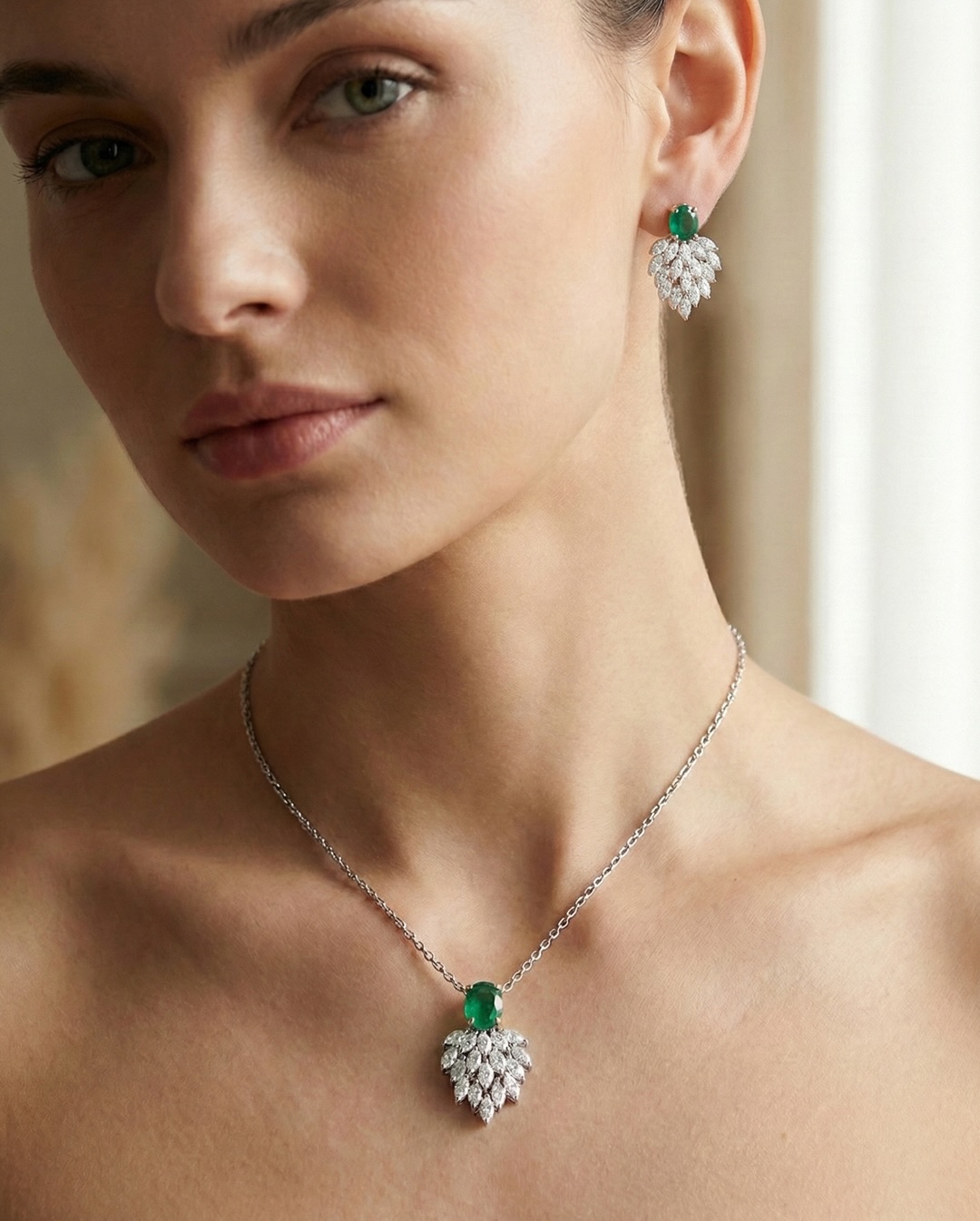 Natural emeralds and diamond cascades. This set is about the beauty of contrast and the strength of a simple, well crafted silhouette.
#DilaExclusive #EmeraldSet #MarquiseDiamonds #ModernJewelry #FineJewelry