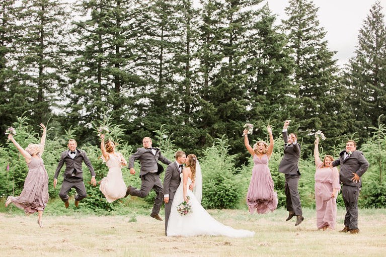 Letās normalize making WEDDING PLANNING FUN!
.
.
Photography: @studio623photography
Venue: @wonserwoodsestate
Coordination: @alittlegrace.alittlelace
Florals: @afloralaffair
Caterer: @busybeecatering
A Little Grace Bride: @brenna_gambell