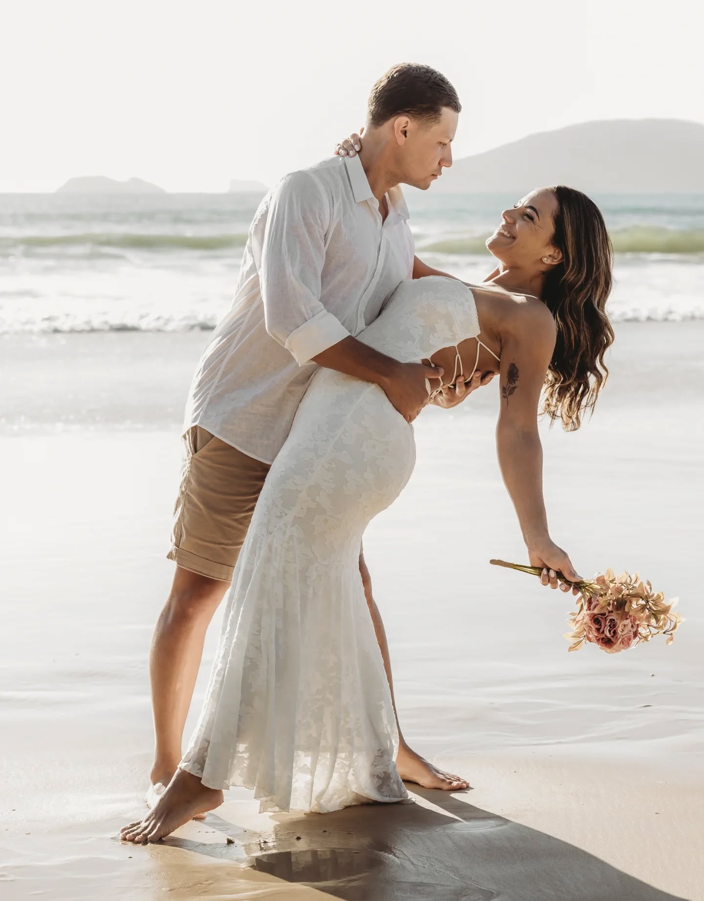 Parceria é dividir sonhos, responsabilidades e medos
É somar forças quando um está cansado, oferecer apoio, celebrar conquistas como se fossem próprias
É entender que amar também é colaborar, ajustar rotas e construir algo em comum, sem deixar de ser quem se é
Monique e Matheus🩷