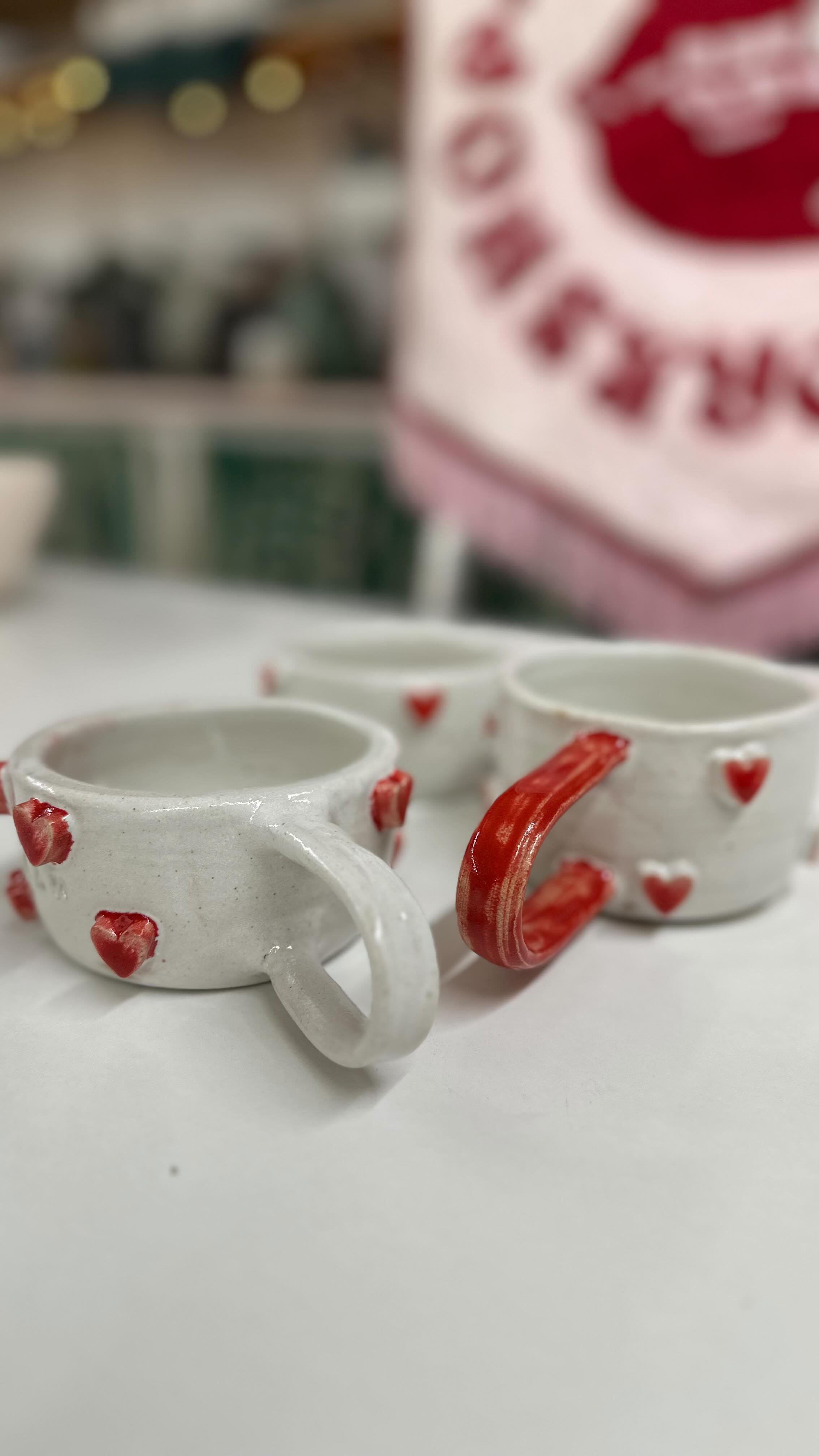 ✨FRIDAY 13th OF FEB - 7.00PM✨
✨will you be our Galentine? join us for a cosy evening with @original.lounge making heart mugs perfect for partners and besties looking for a creative way to celebrate love✨
✨£40! Tickets available via our website www.pottymouthworkshop.com or at @classbento_uk ✨
#potteryworkshop #makingmemories #galentines #valentines #pottery #clay #workshop #bristol