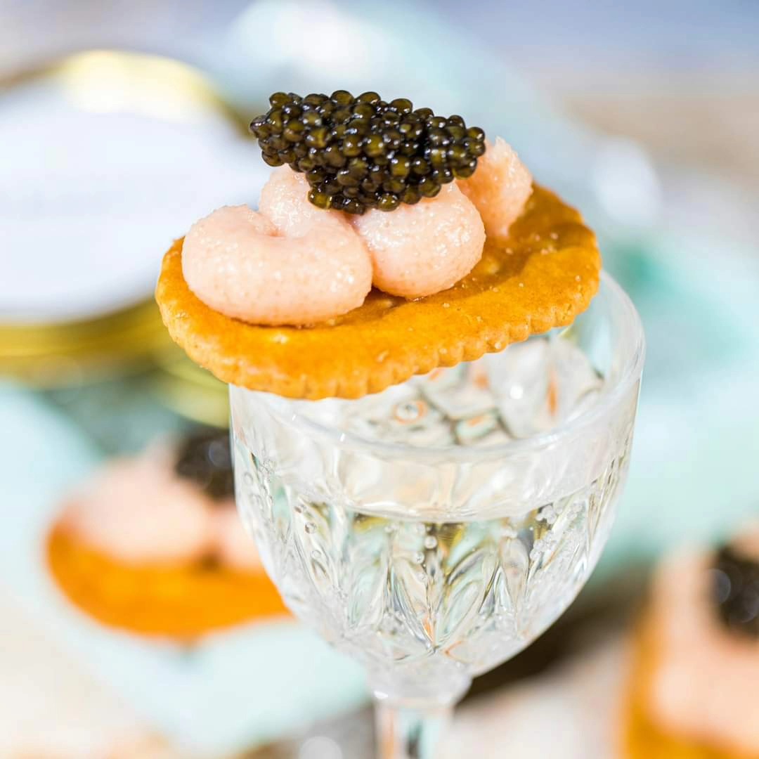 Elevating snack time with a touch of elegance — @antoniuscaviar and crackers never looked so chic!
#GourmetBites #FoodieLuxury #premiumquality #delicious #best #siberiancaviar #caviarblack #sturgeoncaviar #polishcaviar #luxury #premium #topquality #delikatessen #unpasteurized #malossol #madewithpassion #madebyhand #madeinpoland #dinner #lunch #sogood #breakfast #CaviarLovers #GourmetExperience #LuxuryDining #caviarsnack