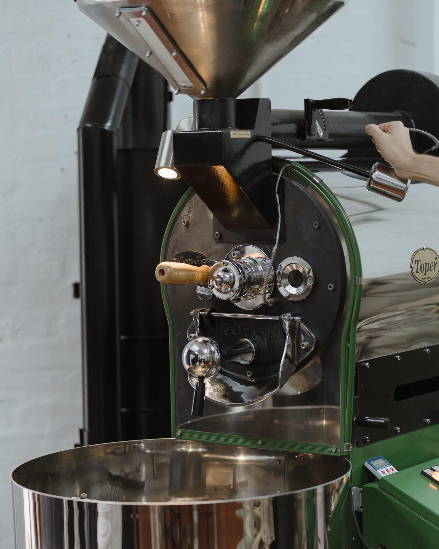 Heads up…we are taking a wee Easter break next week. We’ve been busy roasting to ensure all our wholesale customers are fully stocked whilst we are away. If you are planning on ordering coffee via the website make sure you get your orders in by Sun 31st. Otherwise we will send out all online orders on our return 😊
📸 @otagostreetcollective