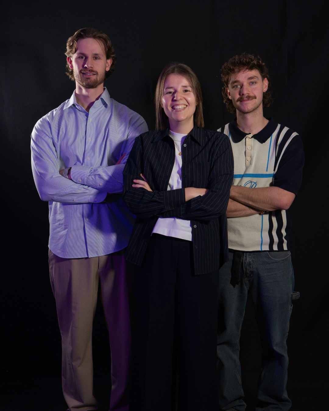 Team update (obligé de vous en refaire un) 🤓
Thomas. 📉
Expert en campagnes digitales, Thomas configure, optimise et analyse les performances sur Meta et Google
Son objectif : transformer chaque euro investi en résultats concrets
Célia. 📣
Au cœur des projets, Célia organise, structure et coordonne chaque mission
Elle est le point de contact principal des clients, imagine les stratégies et gère aussi le community management, de l’écriture à la publication des posts
Simon. 🎬
Oeil créatif de l’équipe, Simon imagine, filme et monte toutes les vidéos
Il capture l’essence des projets en photo comme en vidéo pour donner vie aux idées