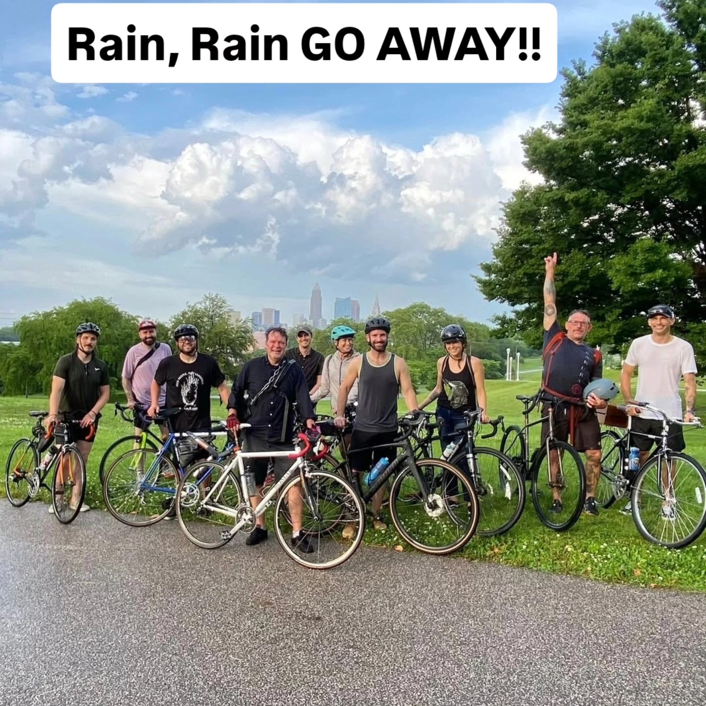 THIS WEATHER IS GONNA PASS, and we're gonna ride bikes tonight! Come ride bikes with us and @trashfish_cle . Meet up here at the shop at 6, ride around 6:30!🤞Mother Nature will be on our side this time! Hot Dogs @old86bar afterwards!
#ridebikesbehappy