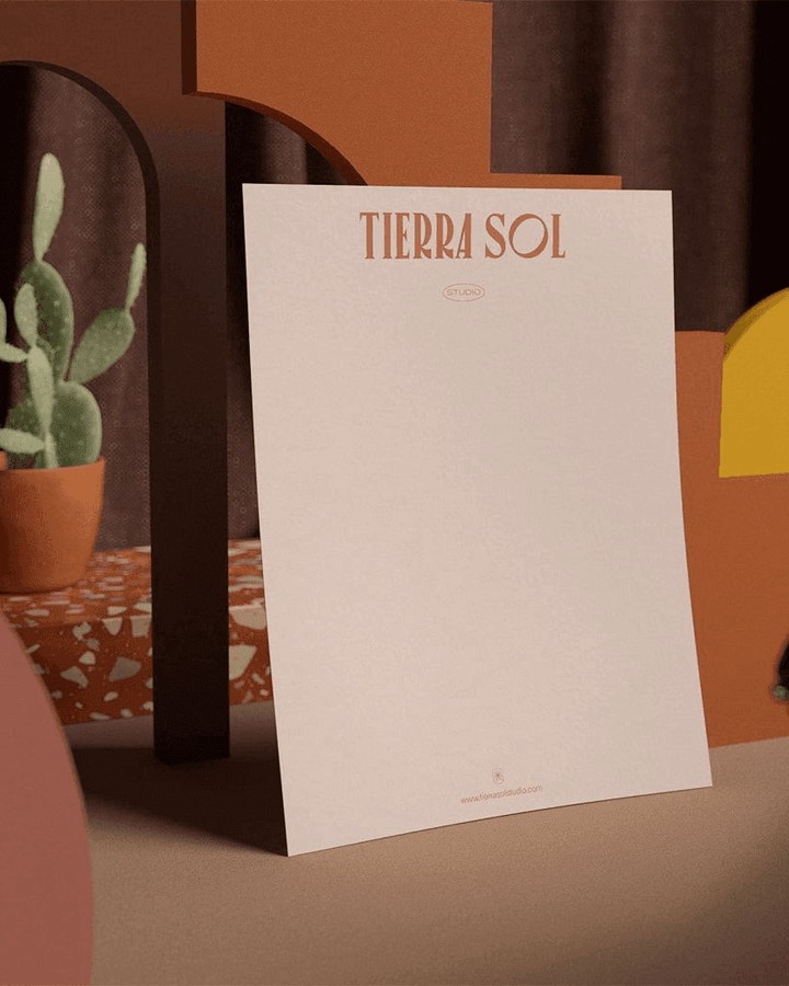 Tu marca no solo vive en redes sociales.
También vive en cada hoja membretada, sobre y tarjeta de presentación.
¡Desarrollemos tu papelería juntos!