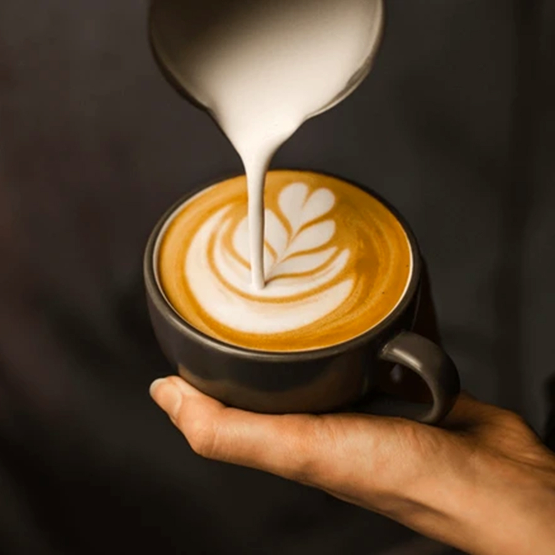 Siempre es el momento ideal para un #capuchino. ¿No lo crees? 🤔
Prepara tu café favorito solo con 🖤☕ #CaféAlgraná, granos selectos, frescos y de esencia perfecta.
Conoce más en el link de nuestra bio.
#cafedecalidad #coffelovers #tallerartesanal #cafégourmet