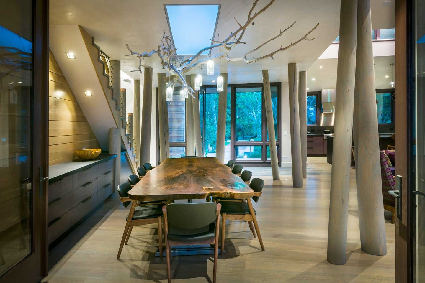 A space made for long dinners, real conversations, and moments that last a little longer than planned. Natural materials, thoughtful design, and craftsmanship you can feel—this is how Cape living comes together.
Architect: @neubauerennis
#CapeAssociates #CapeCodHomes #CapeCodLiving
#CustomHomeBuilder #ArchitecturalDesign #HomeDesignInspo
#DesignDetails #InteriorGoals