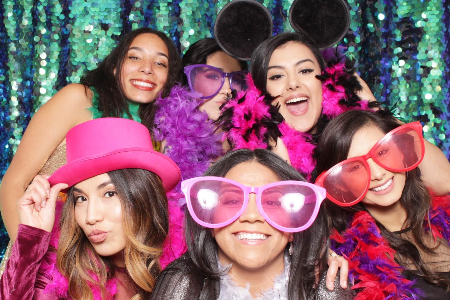 These girls know how to have a fun time. Bachelorette party anyone? 💖