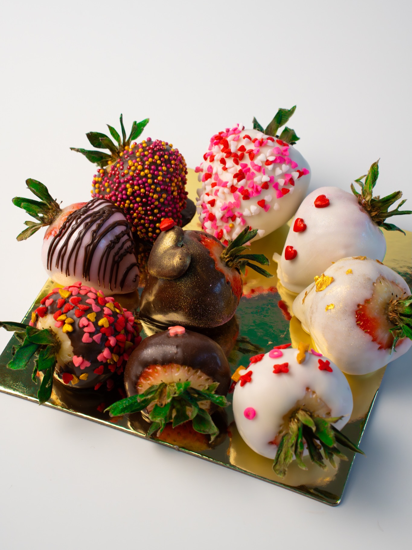 Make this Valentine's Day unforgettable with our decadent, hand-decorated chocolate strawberries, featuring three kinds of Belgian chocolate and a personal touch from our small batch kitchen in Round Rock. No two are alike!
Limited quantities only order in store or in our website. Link in bio and comments 👇👇👇
#valentinesday #strawberries #chocolatestrawberries #roundrock #loveyou