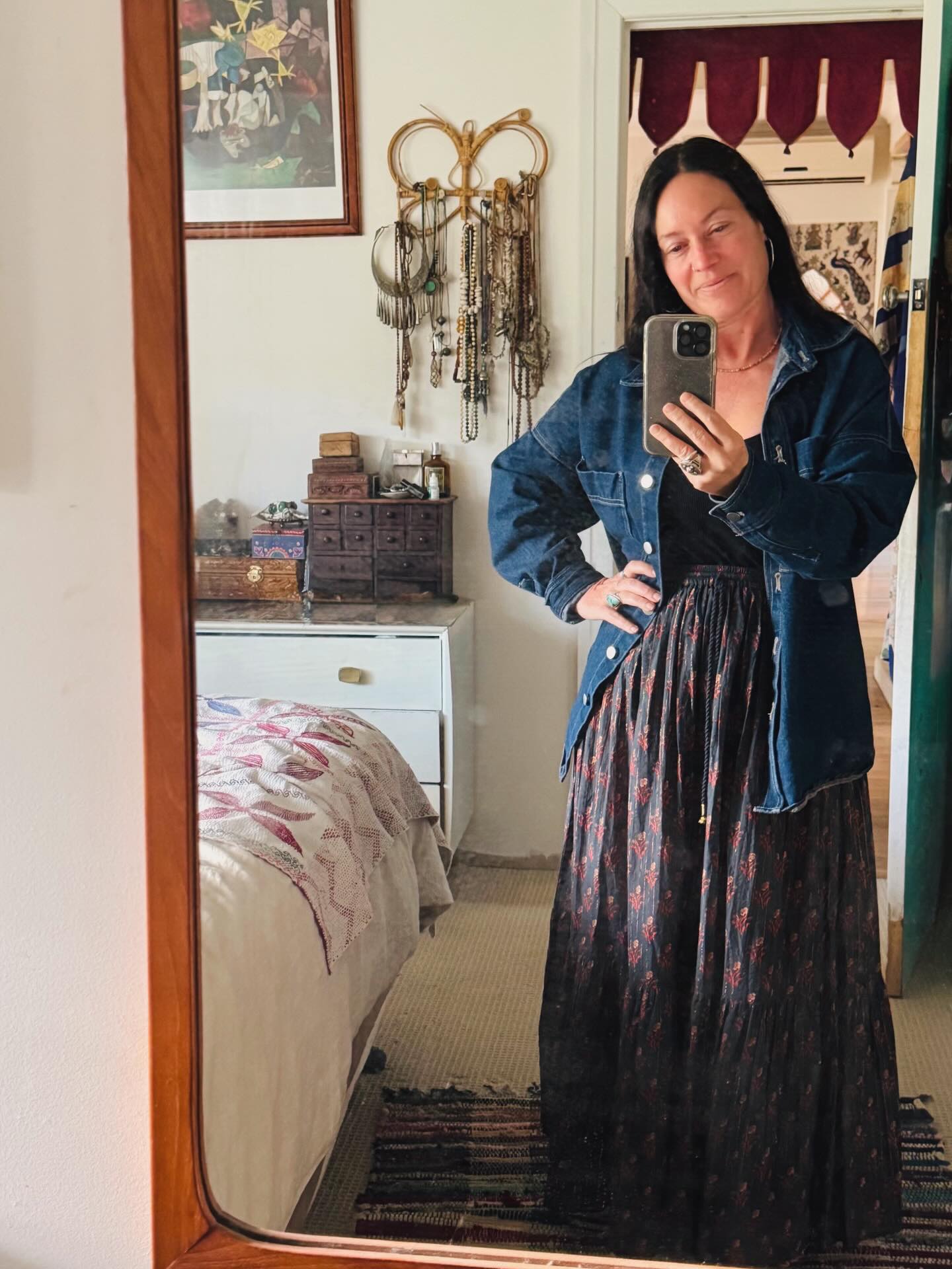 Try ons of our new SANA lurex maxi skirt… dropping next week, stay tuned for more xo
.
.
.
.
.
.
.
.
#maxiskirt #ootd #fashiondiary #blockprintedskirt #fleetwoodcollection