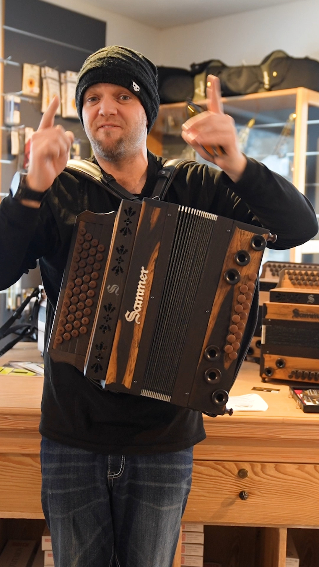 Der Papa wird’s schon richten 🪗🪛🩹… und was er nicht richten kann, das reparieren wir in unserer Werkstatt für euch 🎺🔧
Welchen Song wünscht ihr euch als nächstes? Schreibt uns in die Kommentare!
#wunschkonzert #musicstore #harmonika #volkmusik #musikwerkstatt