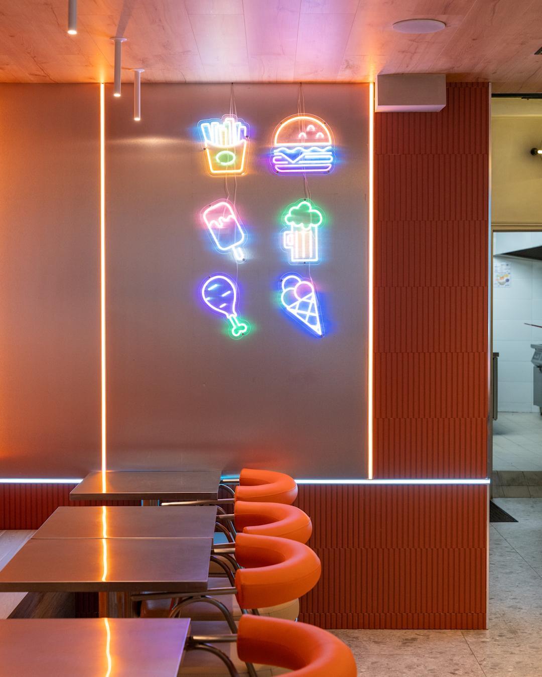 Découvrez notre ambiance lumineuse et vibrante et plongez dans notre univers 🍔✨
🍔 Bulgogi Smash Burger & poulet frit coréen
📍354B rue de Vaugirard, 75015 Paris
⏰ Ouvert du Lundi au Dimanche 11h30-22h30
#smashburger #parisfood #food #burger #chicken