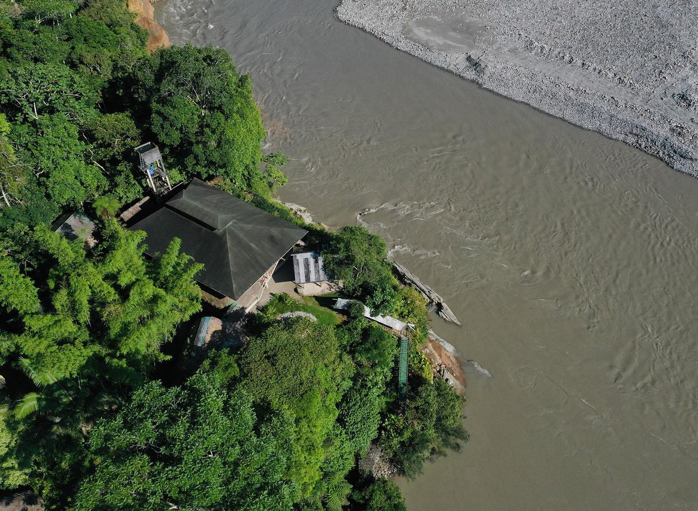 Many beautiful memories along the banks of the Napo River with our own families and all of you who have stayed with us here at Iyarina🌿
Amazing to see this drone imagery as the river keeps eating the land away.
We are excited to welcome in person programs again starting in May! see you all soon!