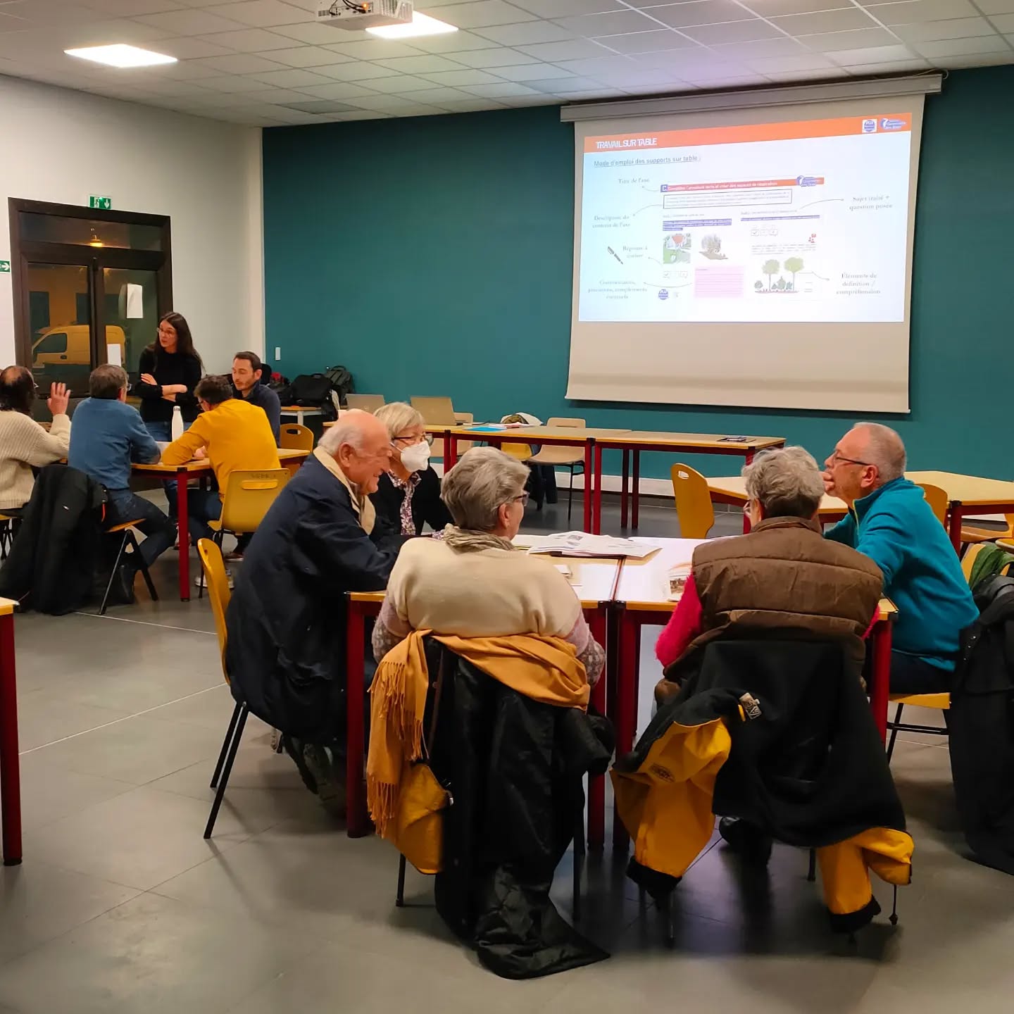 📝Les génovéfains travaillaient ce soir sur le dispositif réglementaire de leur futur PLU, et plus particulièrement sur son volet environnemental !
📆Prochain rendez-vous : l'atelier de concertation sur les grands axes de la ville et les transitions avec les quartiers pavillonnaires le 1er février.
#plu #saintgenevievedesbois #urbanisme