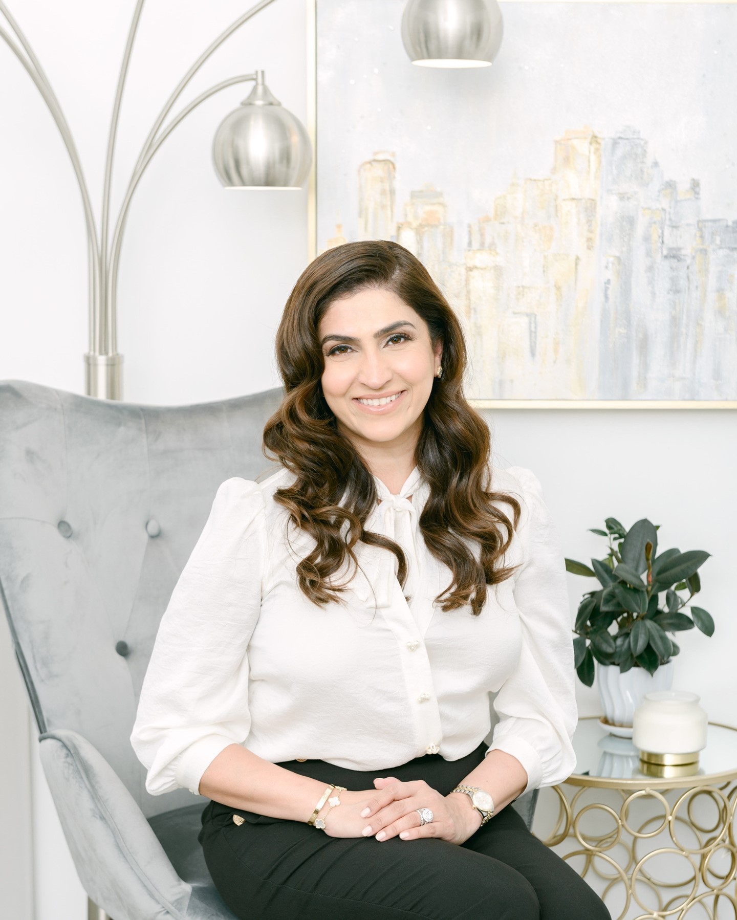 Professional portraits for the gorgeous Jessie Mann and associates at Jessie Mann Insurance & Financial Services Inc. I love capturing my corporate clients’ personalities in their portraits! There is a beautiful human behind every profession, and each and every one deserves to be seen for who they are, not just what they do (but also for what they do when it comes to professional portraits 😆). Get in touch and let’s chat about how we can best showcase you!
.
.
.
.
.
.
#portraitphotography #naturalbeauty #portraitsession #businessportrait #businessheadshot #headshots #corporateportraiture #environmentalportrait #portraitoftheday #portrait
#torontophotographer #gtaphotographer #ontariophotographer #familyphotography #newbornphotography #maternityphotography #torontoportraitphotographer #torontoeventphotographer #refinedpresets #refinedco #lightroompresets #naturallight #naturallightphotography #lightandairy #megmateraphotos