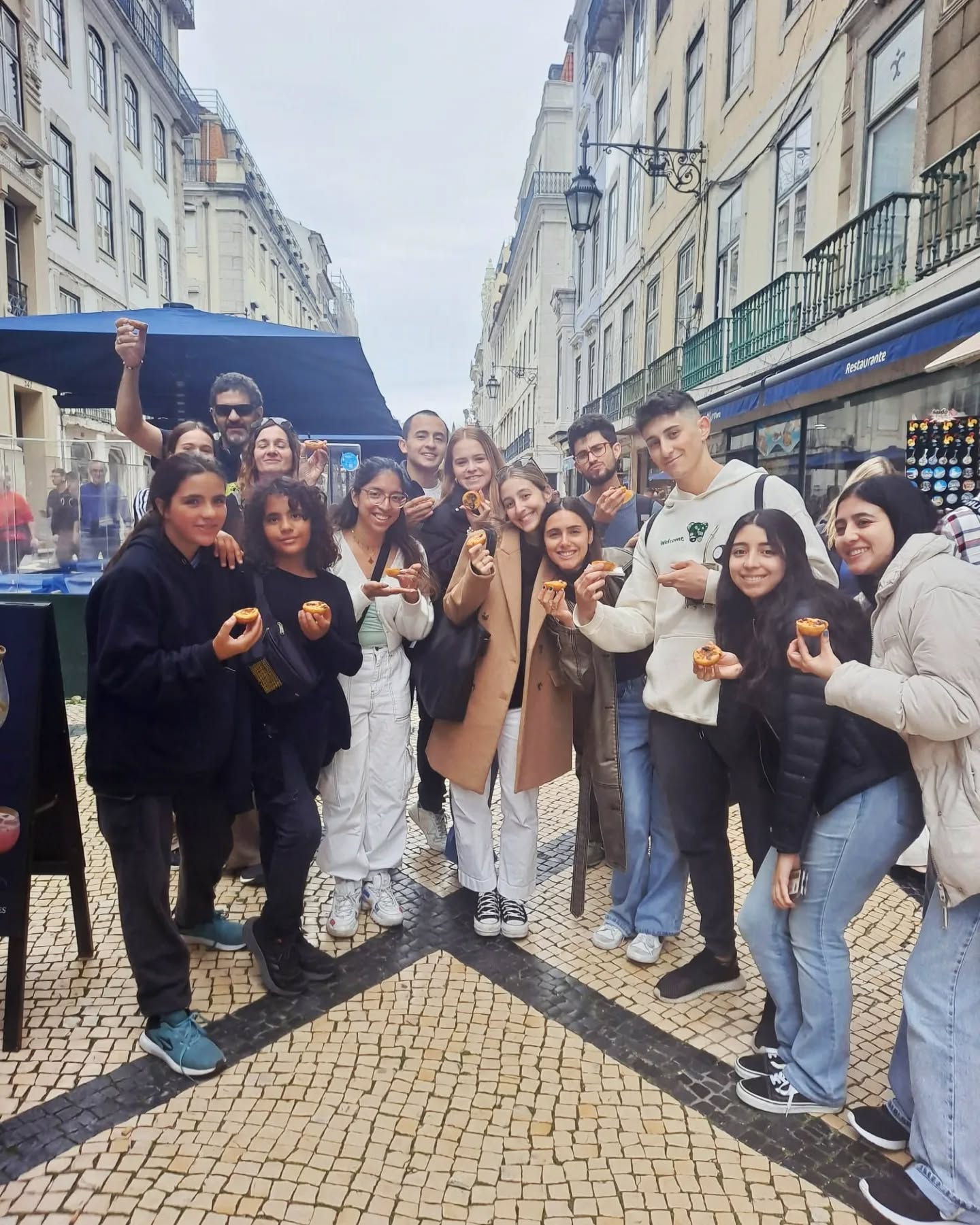 Just like in the movie "Poor things", nobody can resist a Pastel de Nata! 🤩
#walkingtour #walkingtourlisbon #ToursOfMyLife #poorthings #lisbon #lisbonlovers