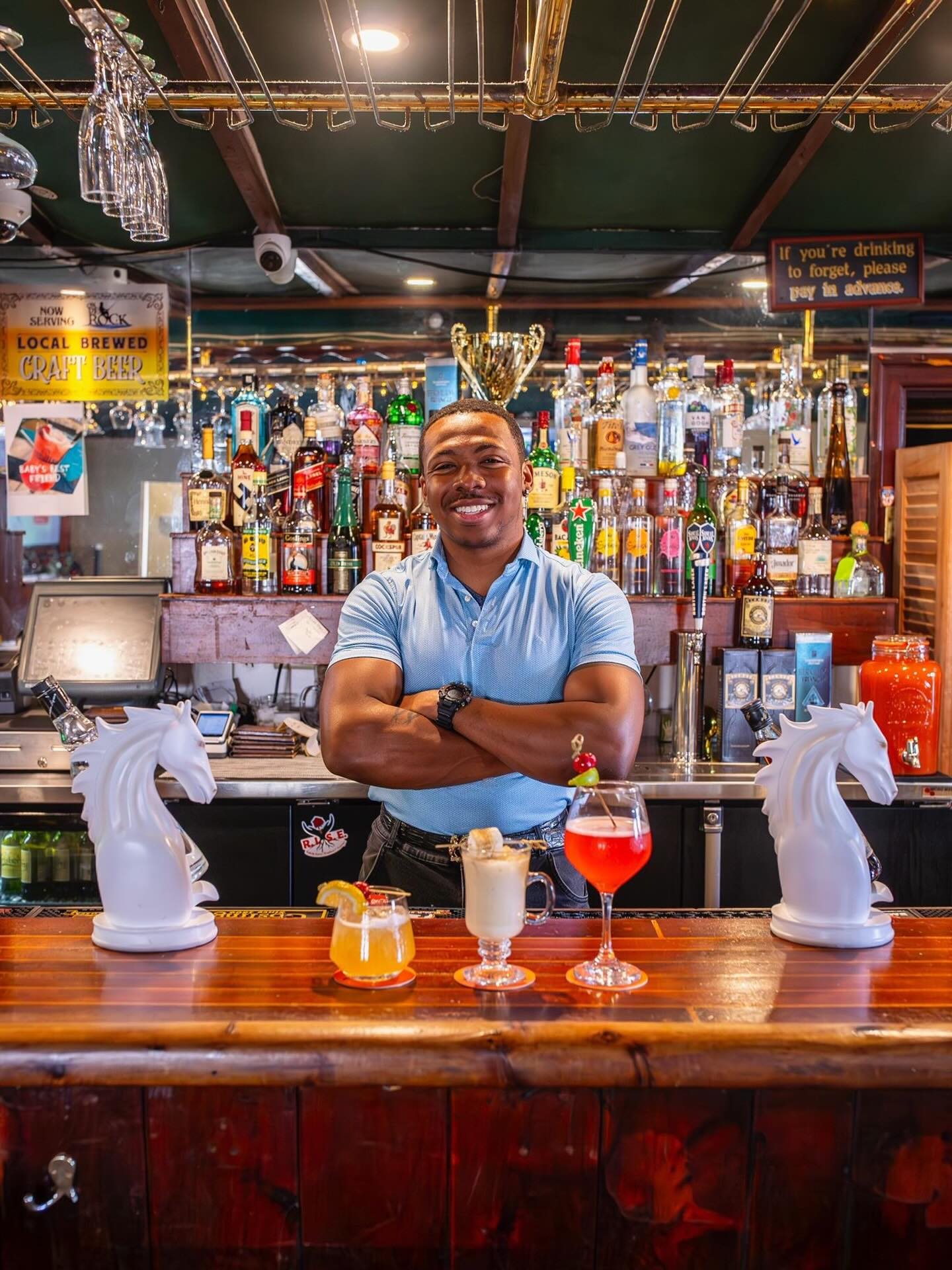 Halfway to the weekend 🍹
Swing through Whitehorse for a cocktail or mocktail and something delicious to snack on.🍔