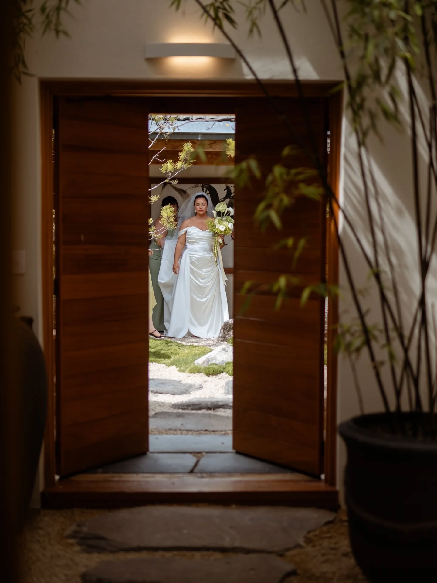 B E S P O K E
A recent feature has brought me straight back to the magic of this bespoke bride✨️
Still a dress that I am absolutely obsessed with✨️
📷 - @francinephotomachine
#bespokegown #weddingdress #bespoke