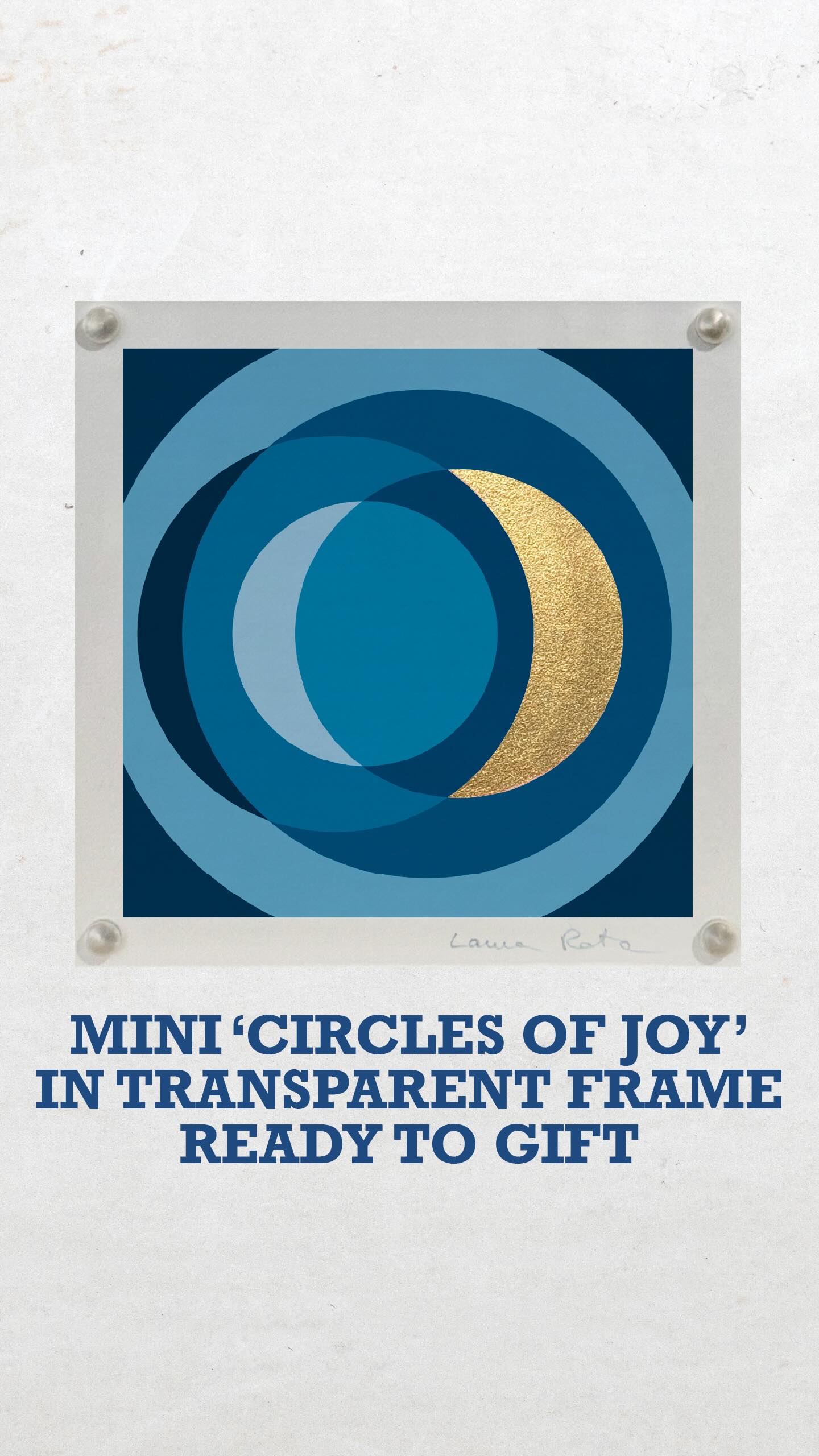 Mini art pieces, ready to gift.
• Technique: Fine Art Giclée + hand-painted gold
• Support: high-quality cotton paper
• Frame: transparent plexiglass, 2 cm thick
• Dimensions: 10 × 10 × 2 cm
• Price €40
Contact me for more information or visit the link in bio.
⸻
🇮🇹 Mini opere d’arte, pronte da regalare.
• Tecnica: Fine Art Giclée + oro dipinto a mano
• Supporto: carta cotone di alta qualità
• Cornice: plexiglas trasparente, spessore 2 cm
• Dimensioni: 10 × 10 × 2 cm
• Prezzo: €40
Contattami per informazioni o vai al link in Bio!
#laurarota #laurarotaart #circlesofjoy #circlesofjoyart #earthsheart