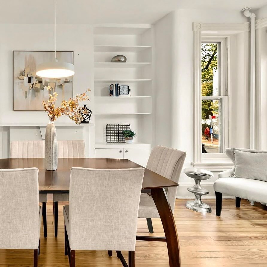 Dining in #homestaging #vacantstaging #stagedtosell