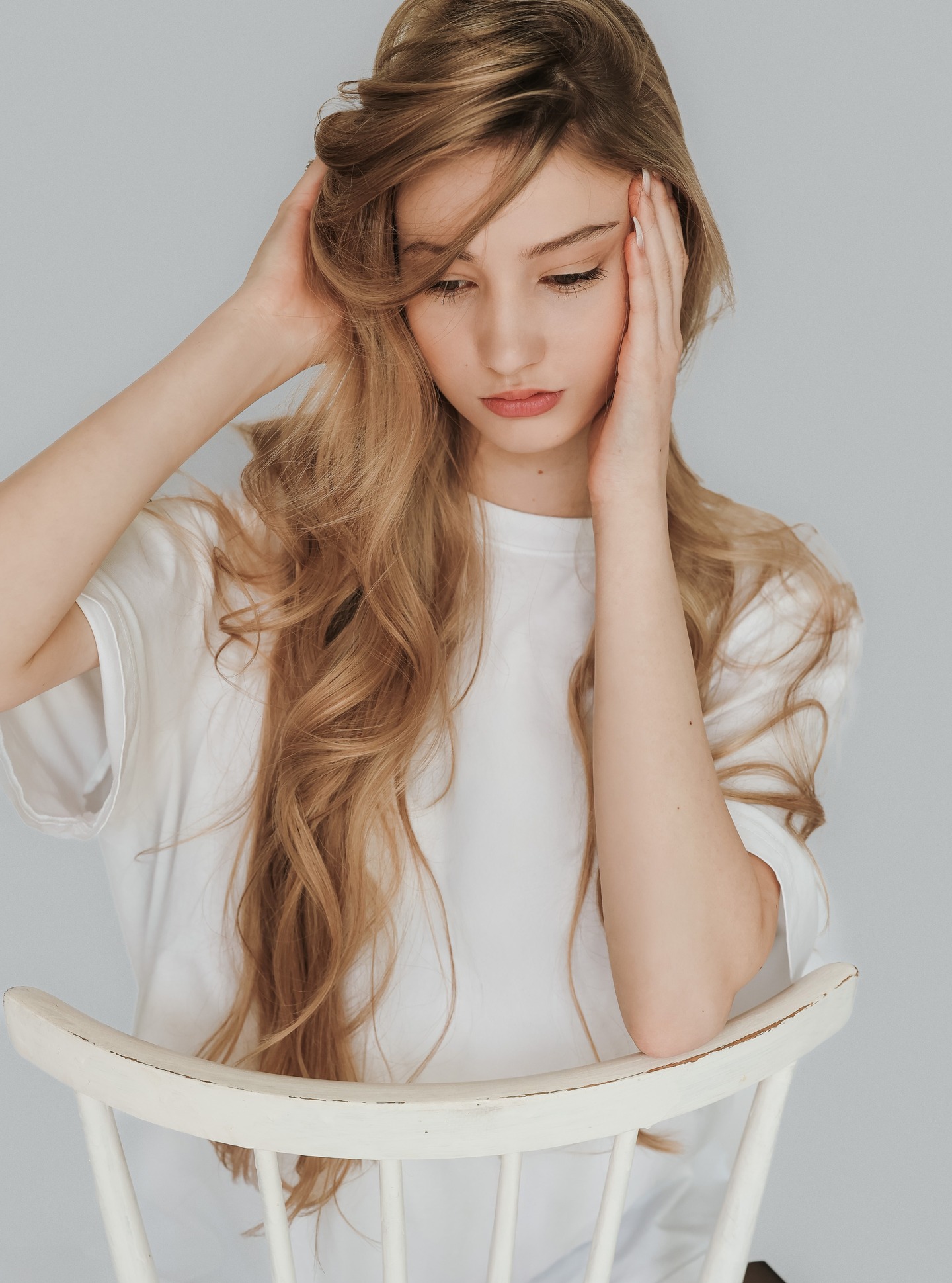 New face, quiet strength ✨
Shooting mit Newcomer-Model Sofia – zeitlos, pur und voller Ausdruck.
Ein paar Eindrücke von unserem Sedcard-Shooting.
Hair & Make-up by me ✨
#newcomermodel #sedcardshooting #modelsofinstagram #portraitphotography #editorialportrait #naturallight #cleanaesthetic #minimalportrait #modeltest #facesofinstagram #photographylover #creativeportrait #newtalent #shootday