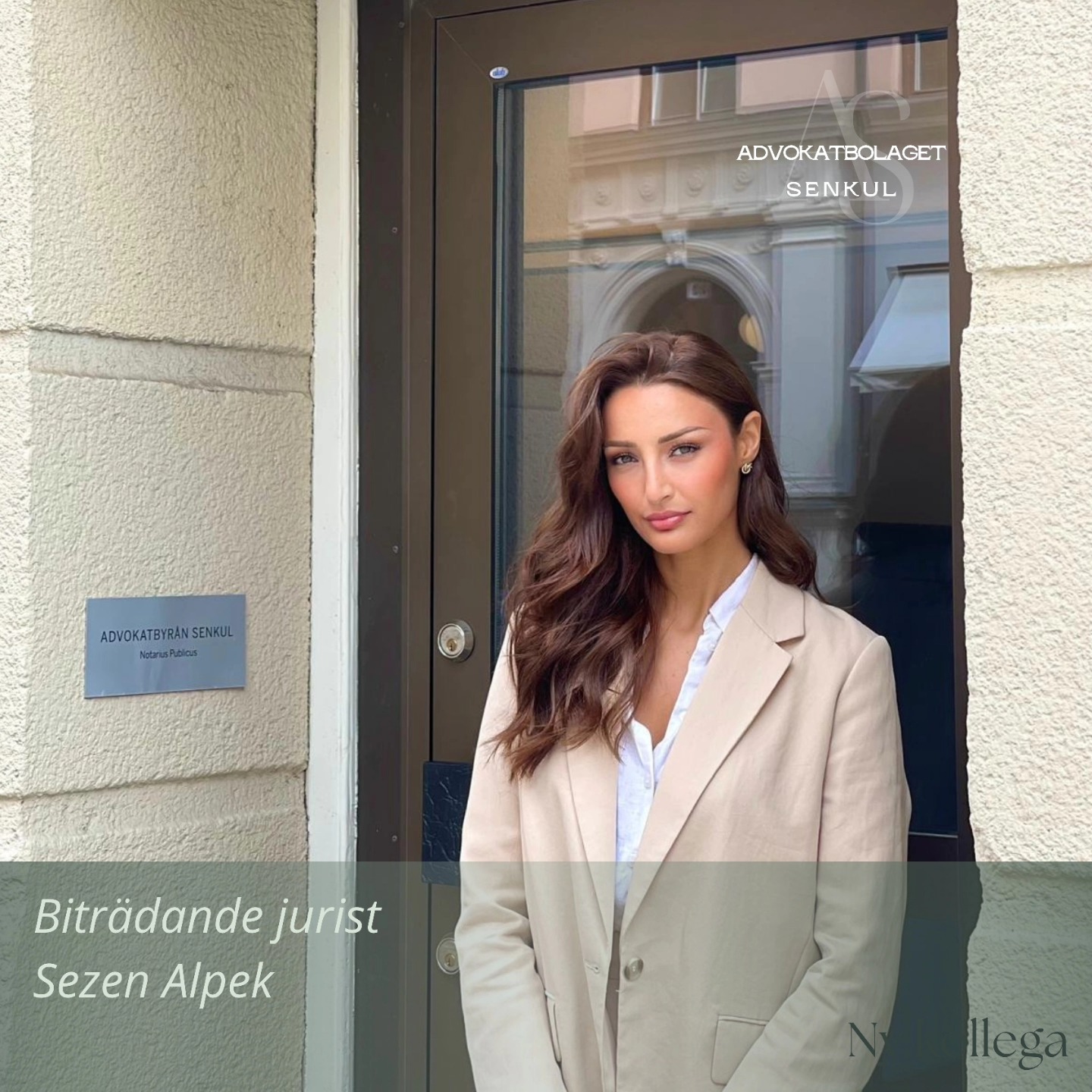 Sedan den 1 juni i år arbetar Sezen Alpek som biträdande jurist hos oss här på Advokatbolaget Senkul.