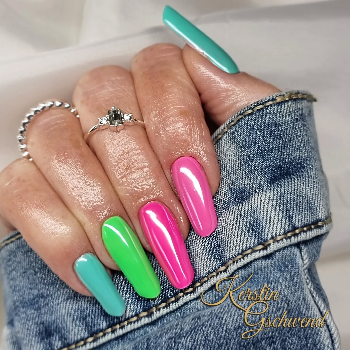 Summertime🌈
#bern
#gelnails
#nailart
#naildesigns
#nails
#manicure