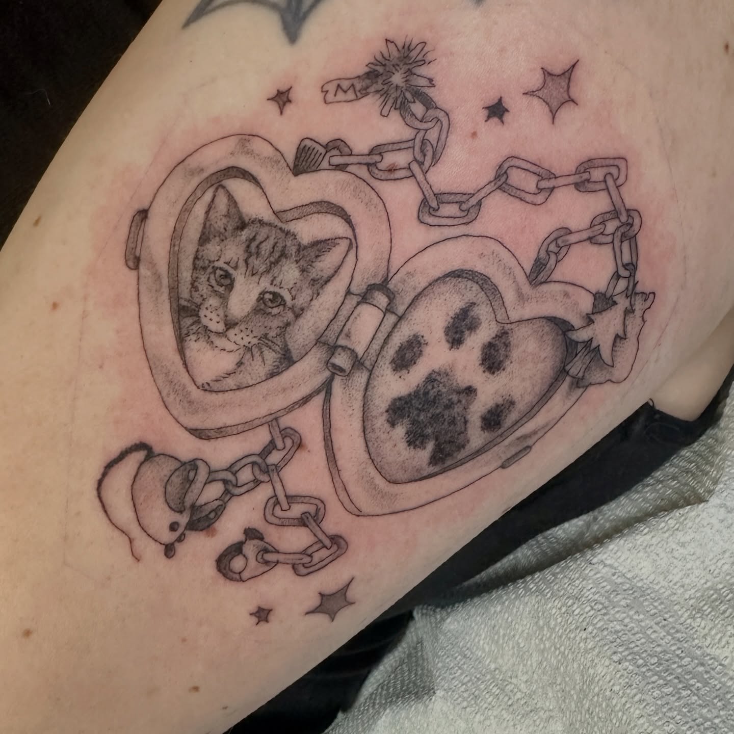 This one goes out to a very good kitty 🐱🩵 thank you for the trust Sarah! These type of tattoos are so special to me, I will never not be a pet owner, no matter how tough it can be 🪽 #bekindtoanimalsorillkillyou
Made with love at @electricavetattoo.atx
.
Submit a form through the link in my bio to book! Or shoot me an email at luisa.marigold@yahoo.com. I still have some February dates available! Oh if you’ve made it this far, I’ll be posting the Friday the 13th flash here in a moment 😘 love yall, be good to yourselves!
#memorialtattoo#cattattoo#atx#atxtattoo