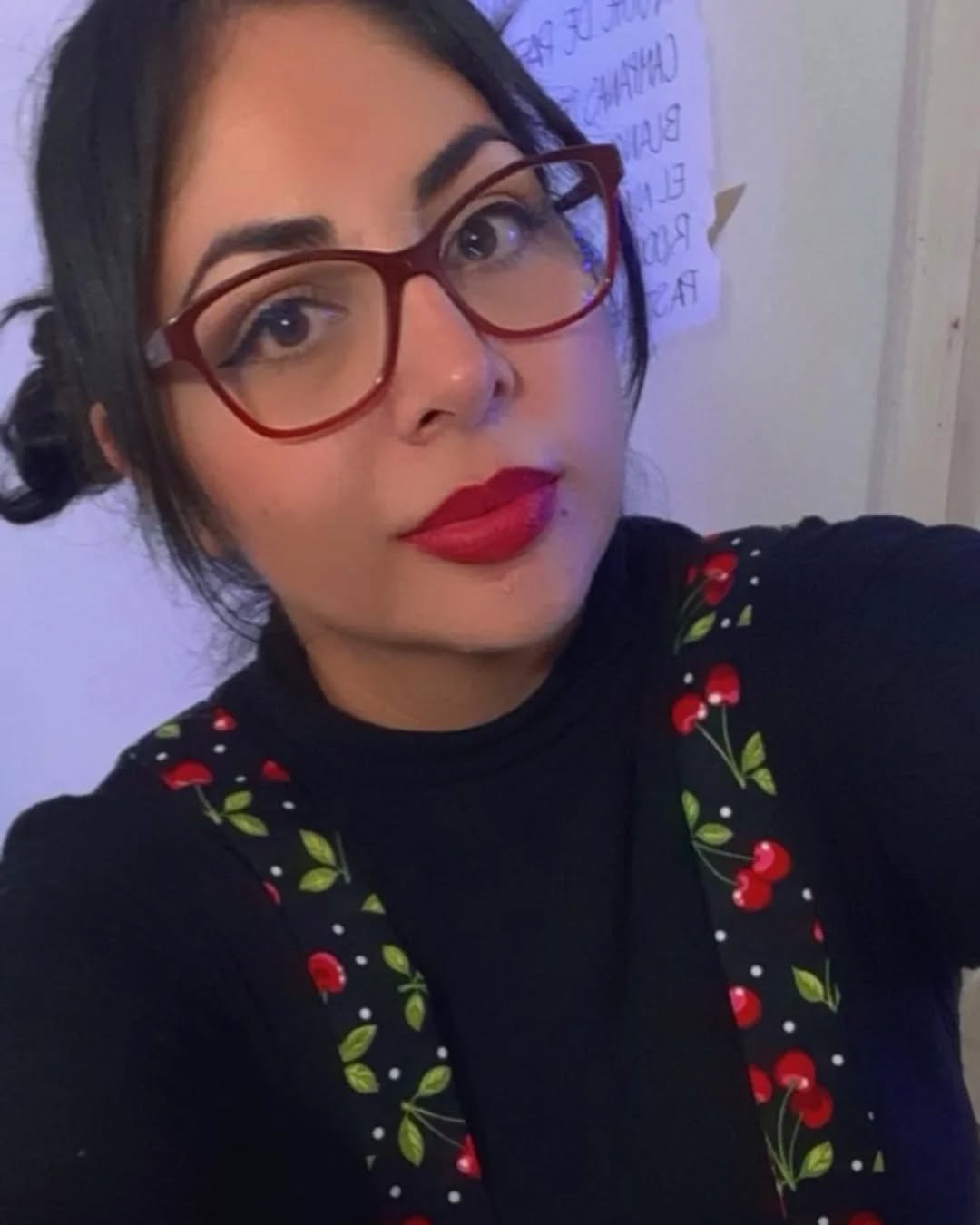 Hola a a todos.
Ayer fue mi cumpleaños. Espero este nuevo ciclo esté lleno de buenas vibras y mucha escritura, para poder compartirles algo pronto.
¡Felices fiestas!
#SeleneEscritora #escritoresdeinstagram