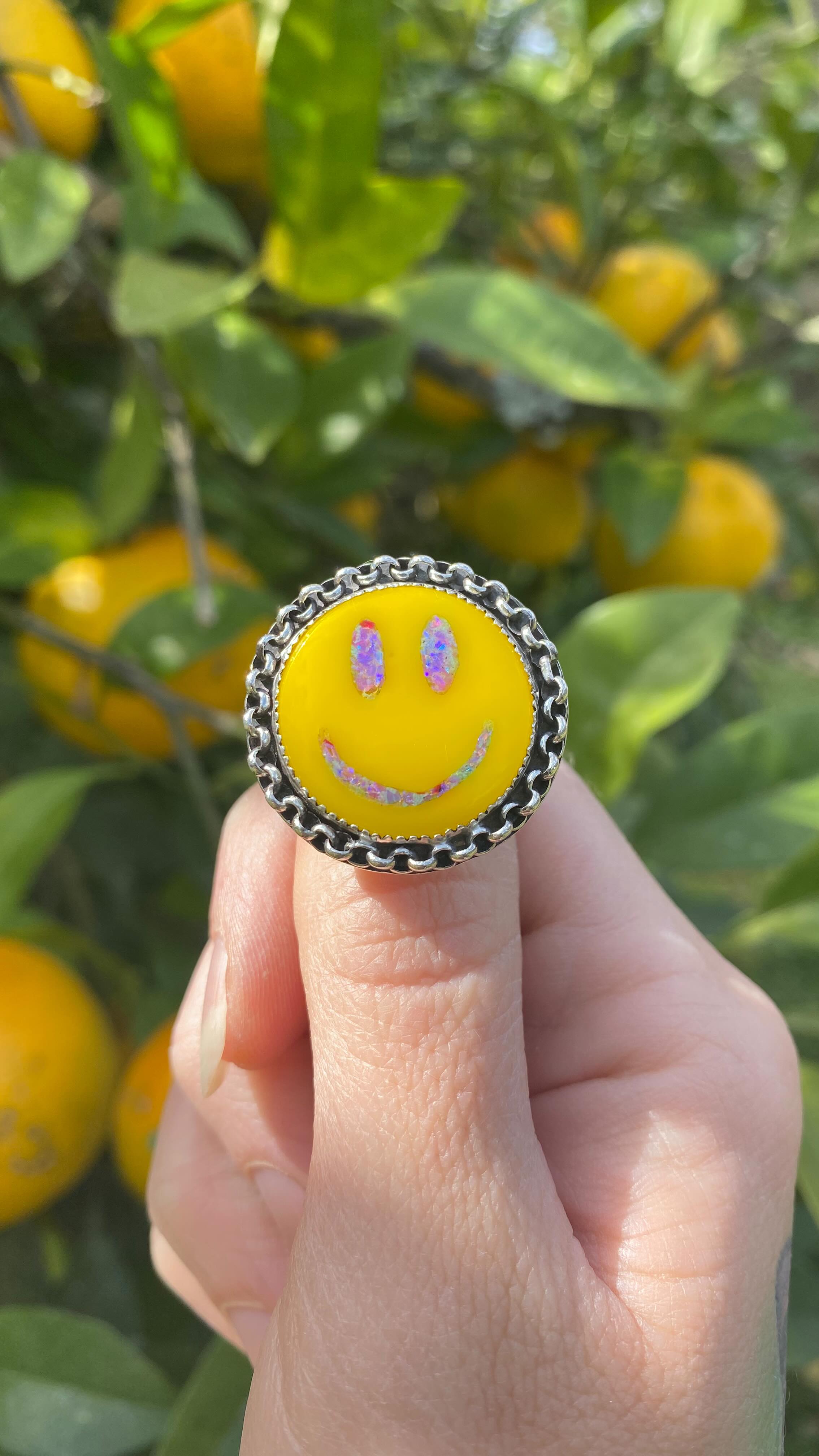 Smiley opal inlay ring ☺️✨
This was one of my favorite songs growing up. 🌴🍊
.
Cab is from @indigenized775
.
#sterlingsilverjewelry #silversmith #summer #smallbusiness #handmadejewelry