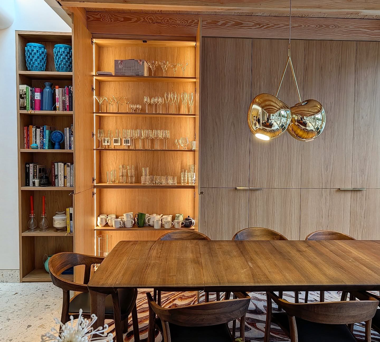 We pride ourselves by being as unique as you. We design manufacture and install the perfect purpose made built in furniture. Whatever the problem we have the solution.
#bespoke #joinery #cabinetry #builtinfurniture