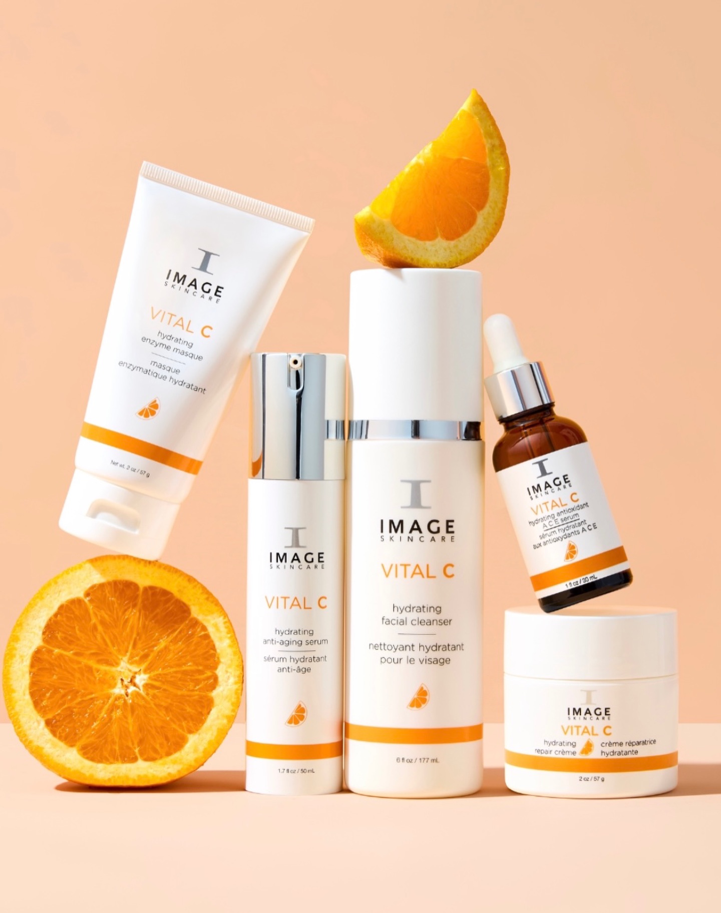 HET IS TIJD VOOR IETS NIEUWS
Nieuwe kennis.
Nieuwe inzichten.
Nieuwe mogelijkheden voor de huid.
Omdat ik blijf groeien als specialist, heb ik mijn productlijn dit jaar verder uitgebreid met IMAGE Skincare @imageskincare - een merk dat perfect aansluit bij mijn manier van werken: bewust, doelgericht en met respect voor de huid.
IMAGE Skincare is een cosmeceutisch merk dat werd ontwikkeld in samenwerking met artsen en specialisten binnen de esthetische dermatologie.
De formules zijn gebaseerd op wetenschappelijk onderbouwde ingrediënten en zijn gericht op het verbeteren van de huidkwaliteit en het ondersteunen van een gezonde huidfunctie.
Dankzij deze uitbreiding kan ik nog gerichter werken aan verschillende huidbehoeften, zoals:
▪️ pigmentatie en een ongelijkmatige teint
▪️ vochttekort en een verstoorde huidbarrière
▪️ eerste tekenen van huidveroudering
▪️ een doffe of vermoeide huid
Tegelijkertijd blijft er ruimte voor zachtheid en balans.
Binnen Bio&Balance werk ik met meer natuurlijke en ondersteunende lijnen, voor wie behoefte heeft aan natuurlijke verzorging.
En natuurlijk blijven mijn ontspannende behandelingen een belangrijk onderdeel van mijn werk:
gezichtsmassages, rustgevende rituelen en lichaamsbehandelingen die helpen vertragen, loslaten en herstellen.
🤍Mijn visie is eenvoudig:
huidverbetering mag hand in hand gaan met ontspanning.
Resultaat met aandacht.
Zorg voor de huid, met ruimte voor het lichaam en het gevoel.